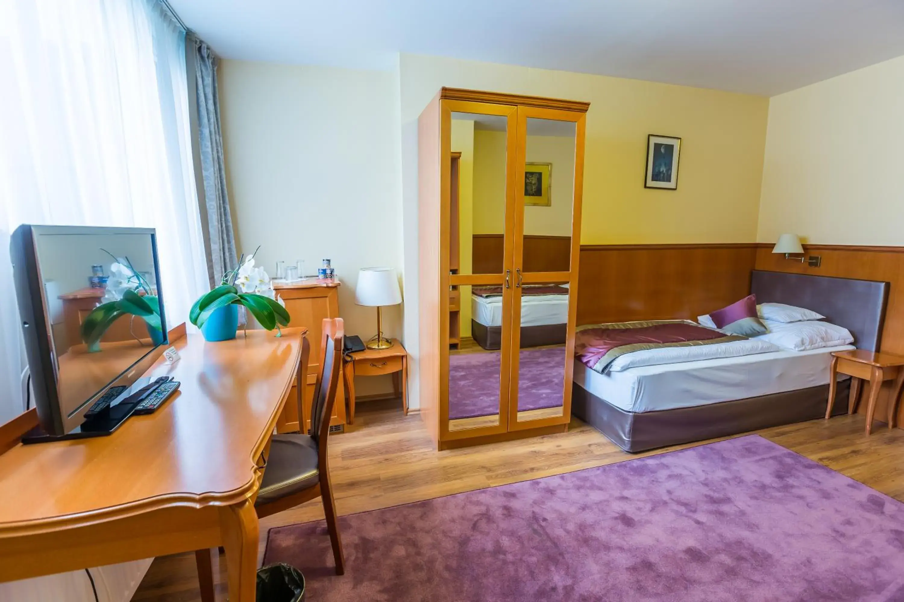 Twin Room - single occupancy - Disability Access in Pannonia Hotel Twin Room - single occupancy - Disability Access in Pannonia Hotel