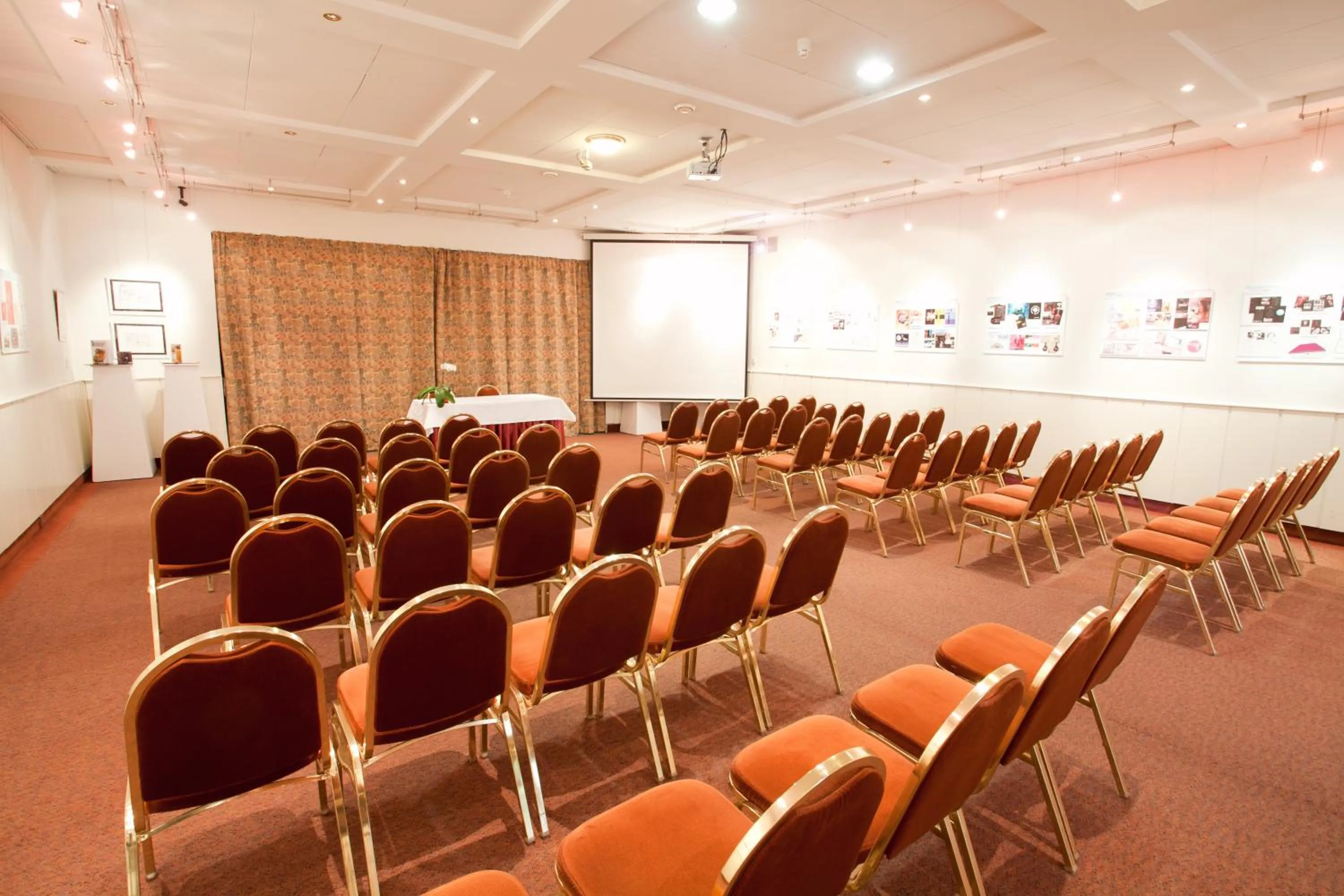 Business facilities in Pannonia Hotel