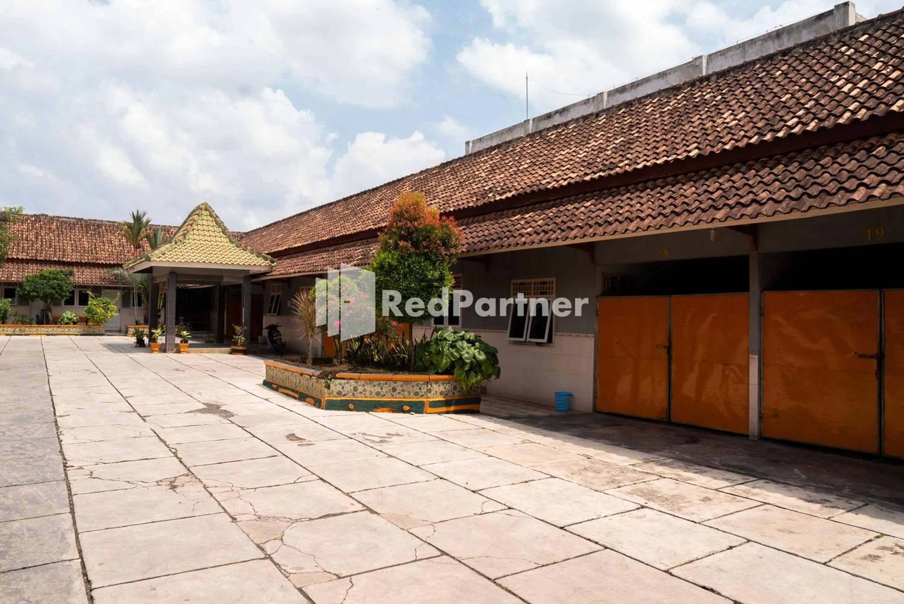 Property building in Wisma Citra Metro Mitra RedDoorz