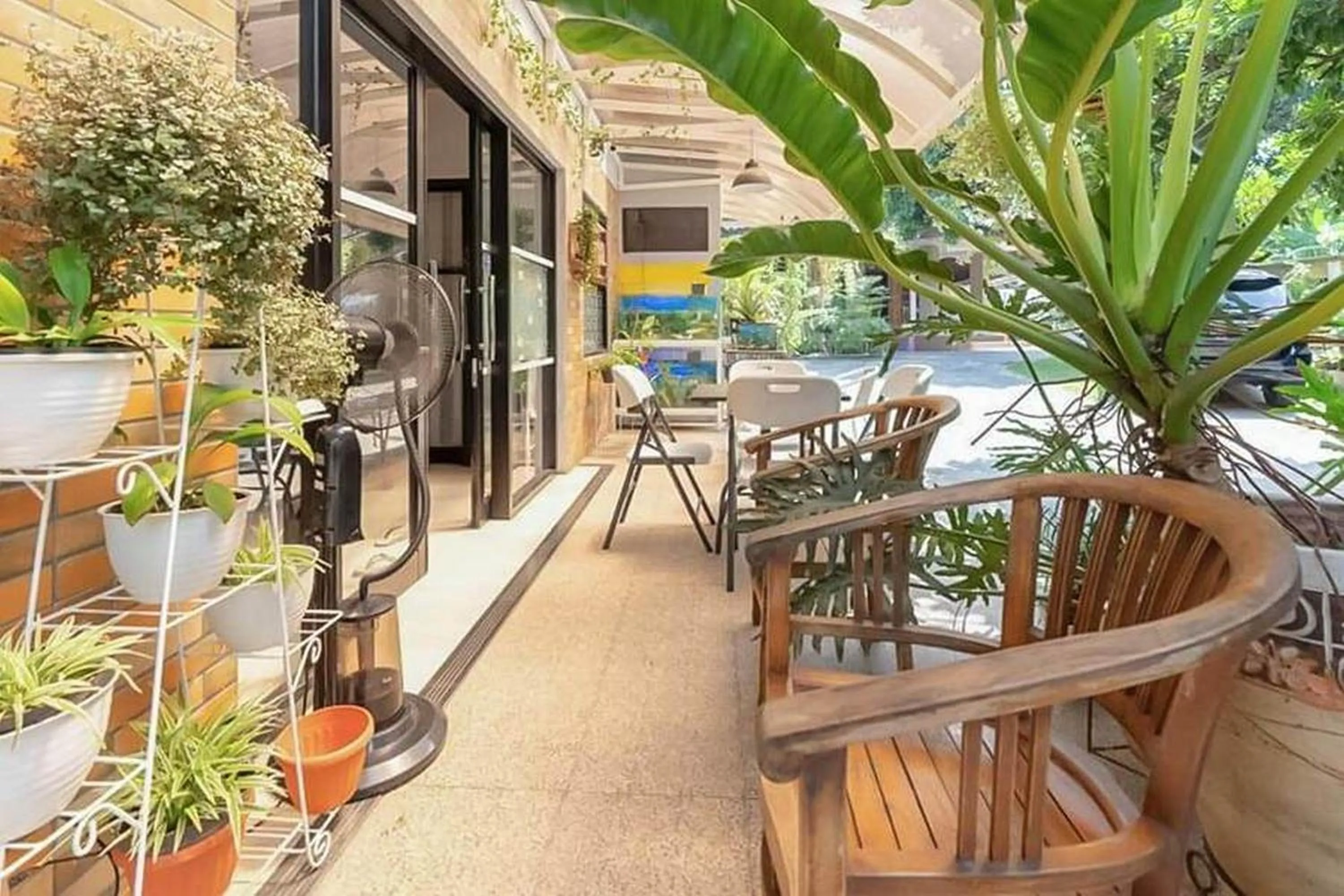 Facade/entrance in RedDoorz near RS Mitra Keluarga Depok