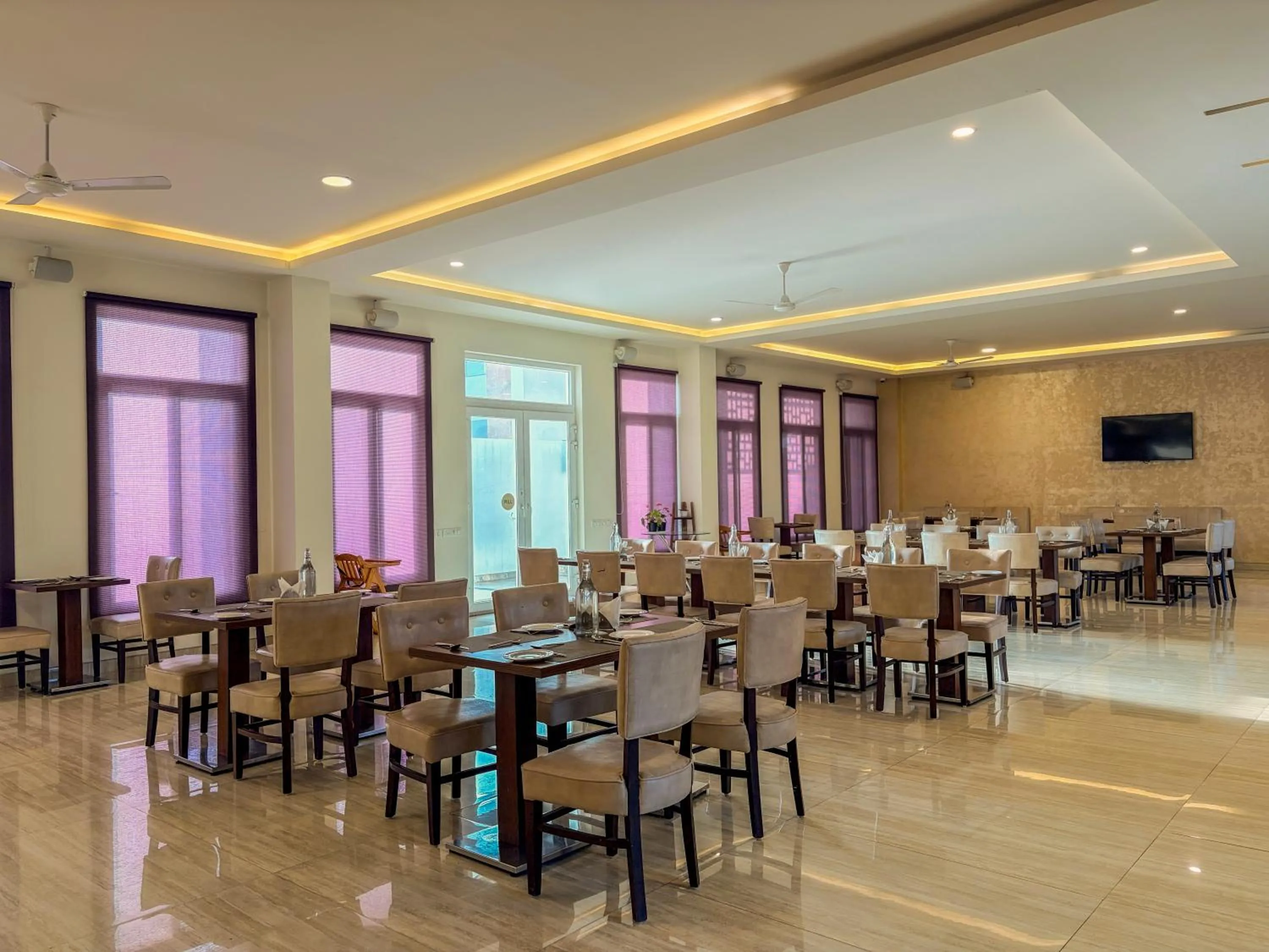 Restaurant/places to eat in Spree Resort At Century Wintersun