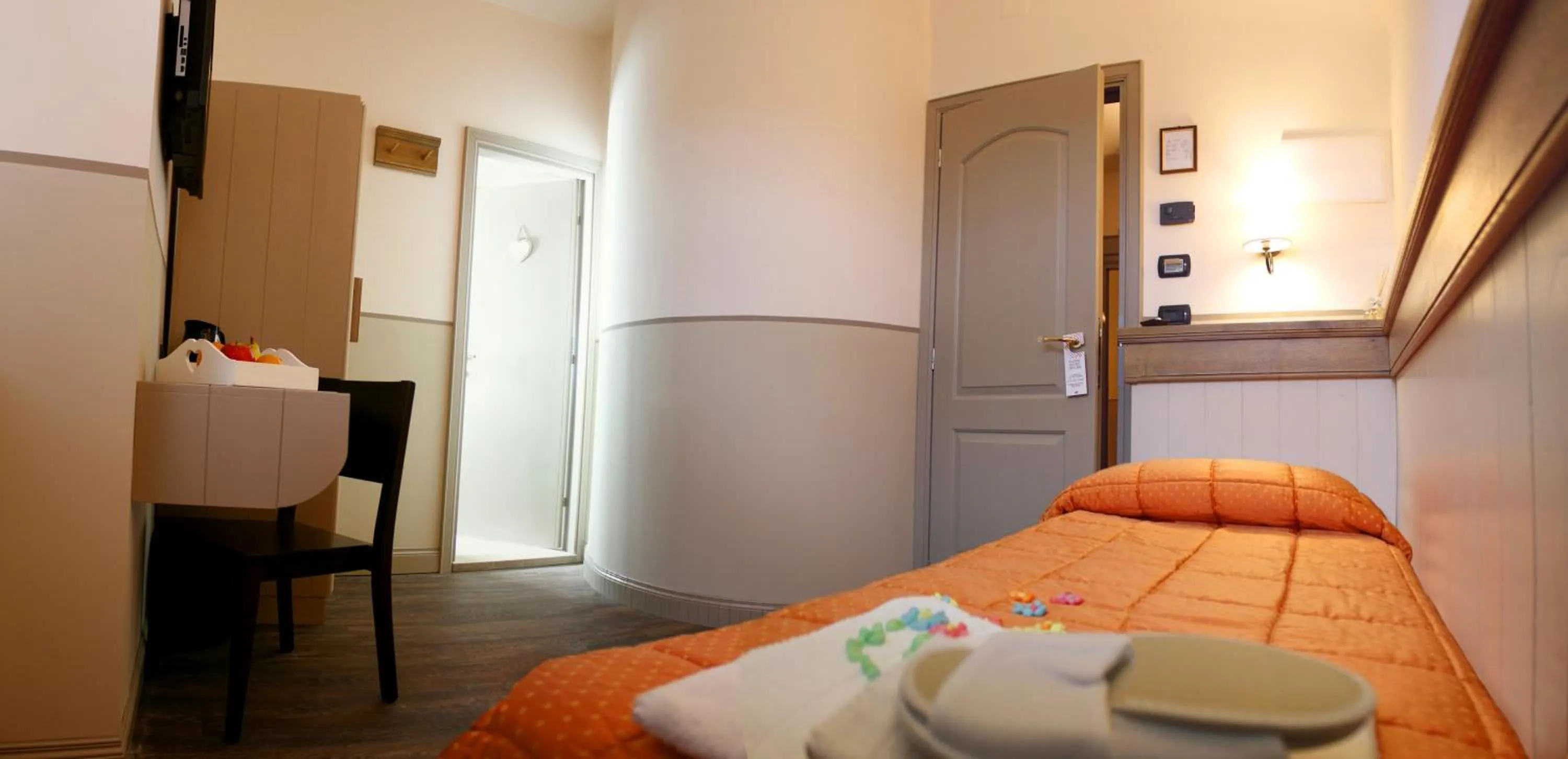 TV and multimedia, Bed in Albergo Benito