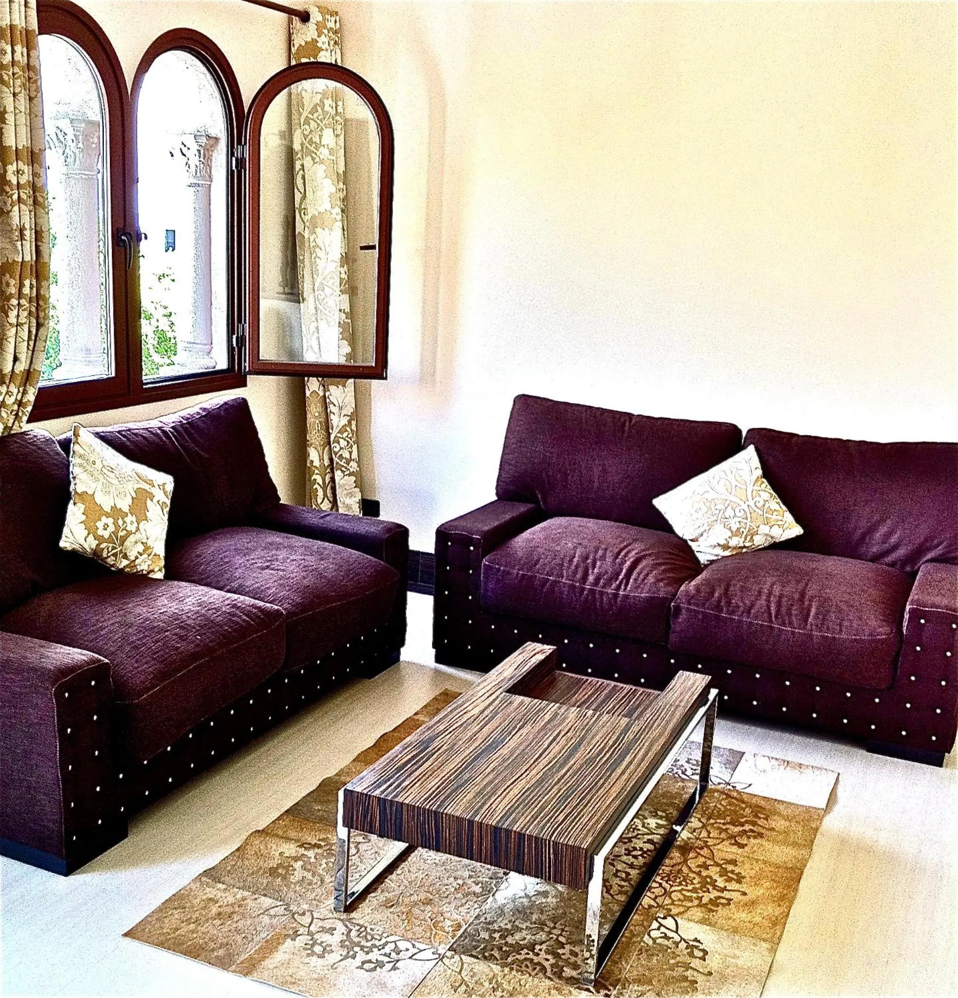 Living room in Rok Plaza