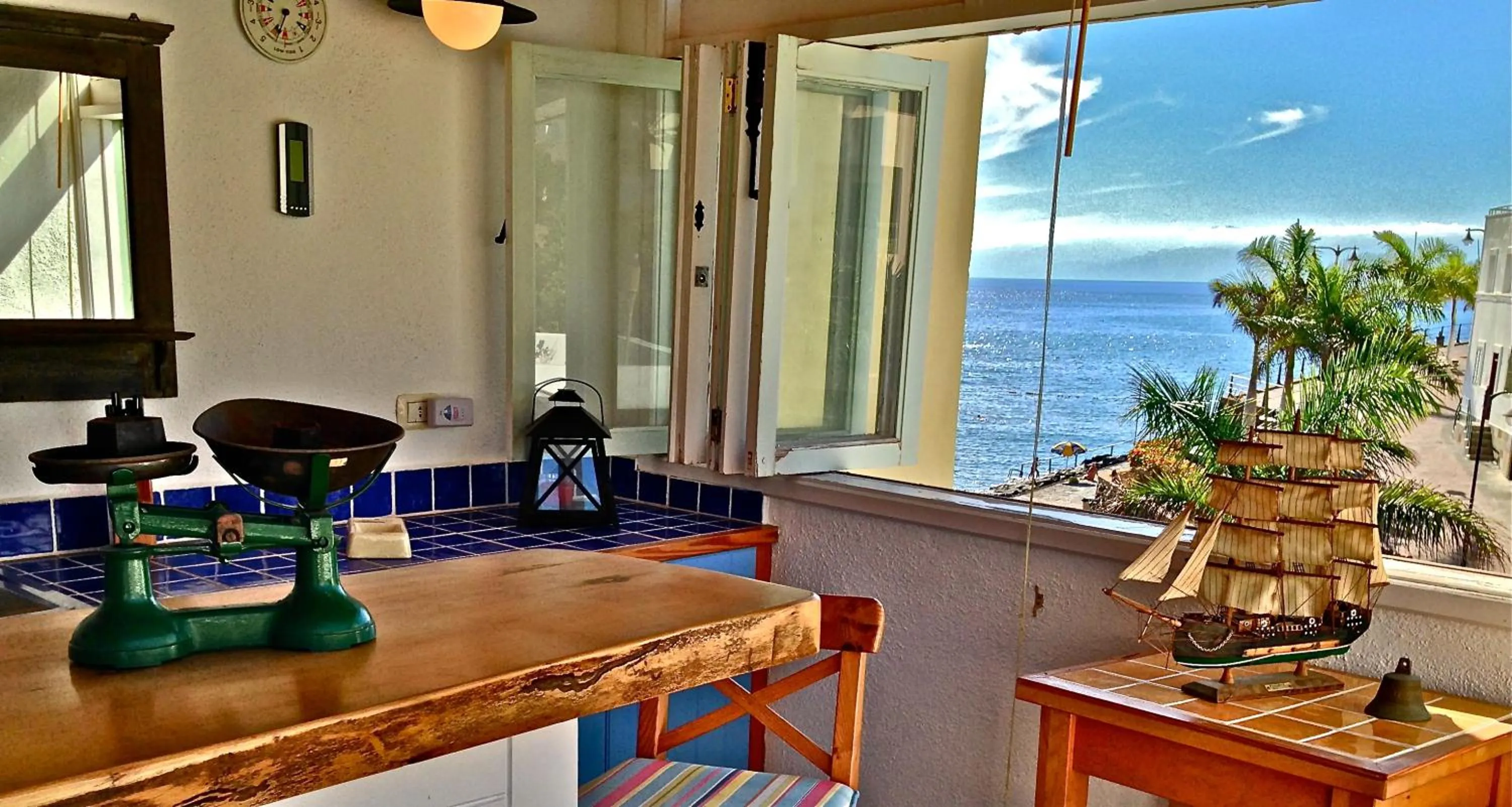 Lounge or bar in Rok Plaza