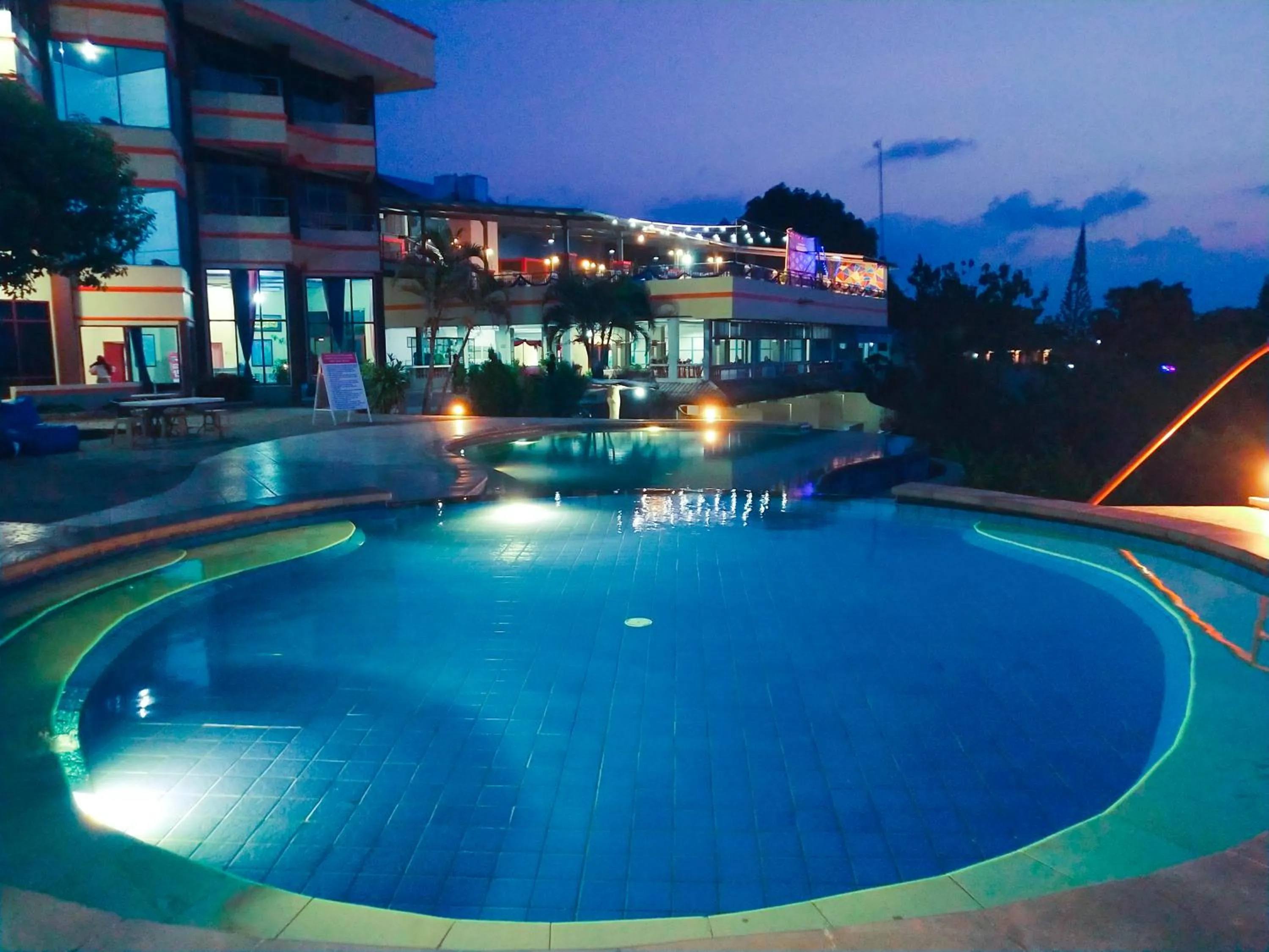 Swimming pool in Bukit Kenari Hotel & Restaurant