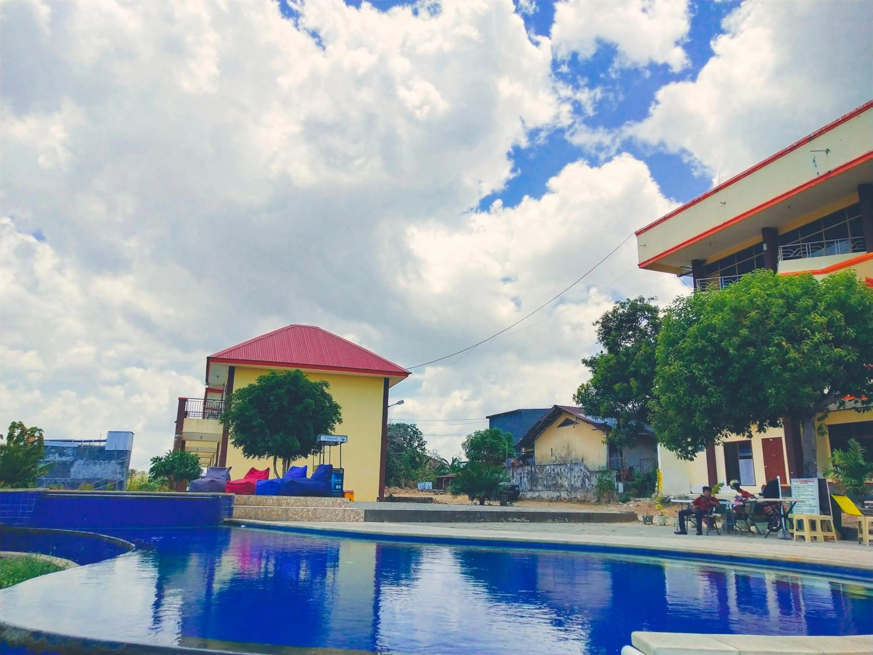 Swimming pool in Bukit Kenari Hotel & Restaurant