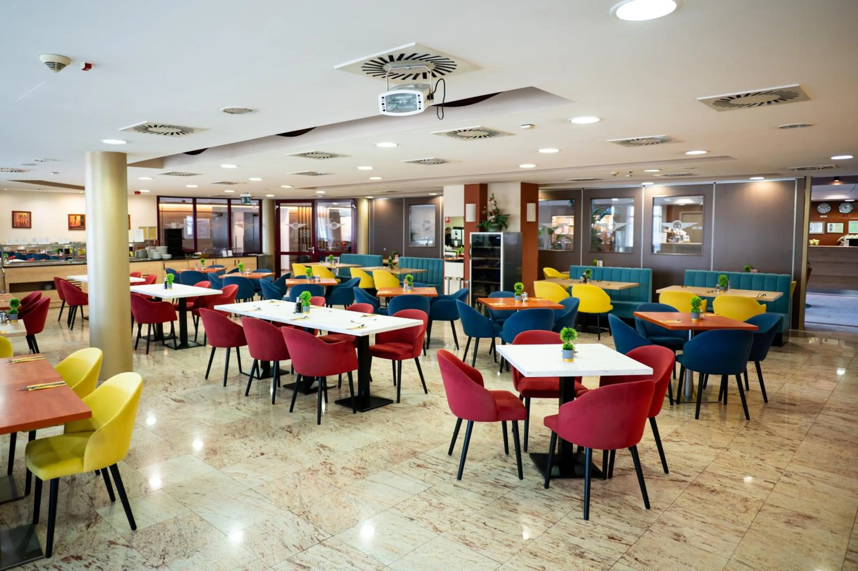 Restaurant/places to eat in Airport Hotel Budapest