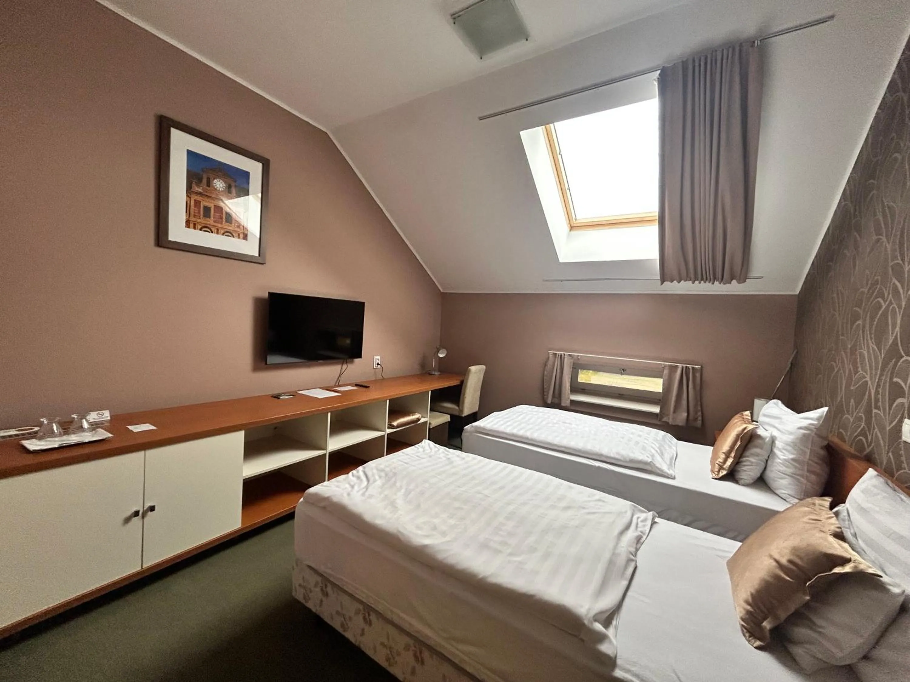 TV and multimedia, Bed in Boutique Hotel Sopianae