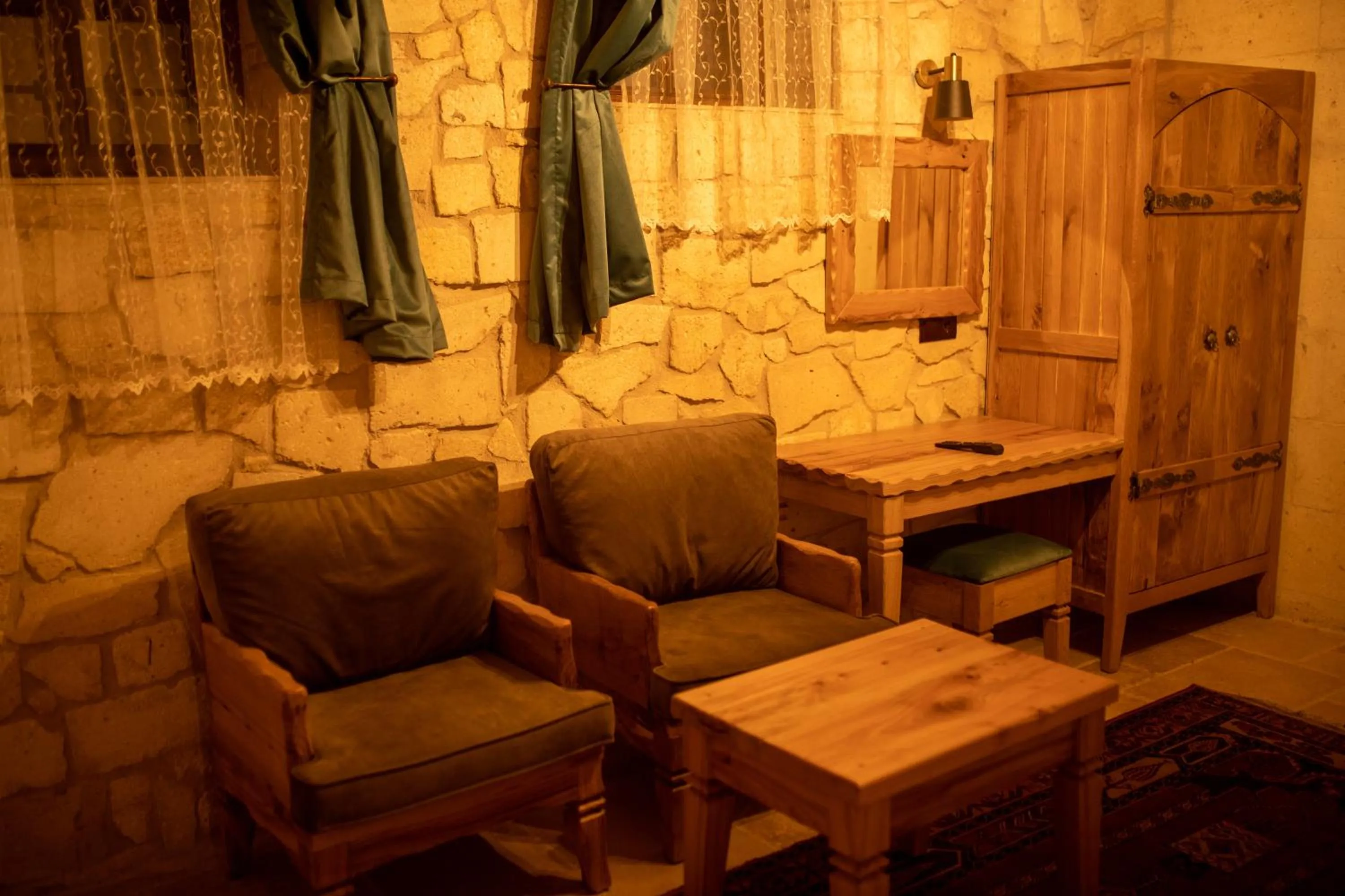 Seating area in Pome Granate Cave Hotel