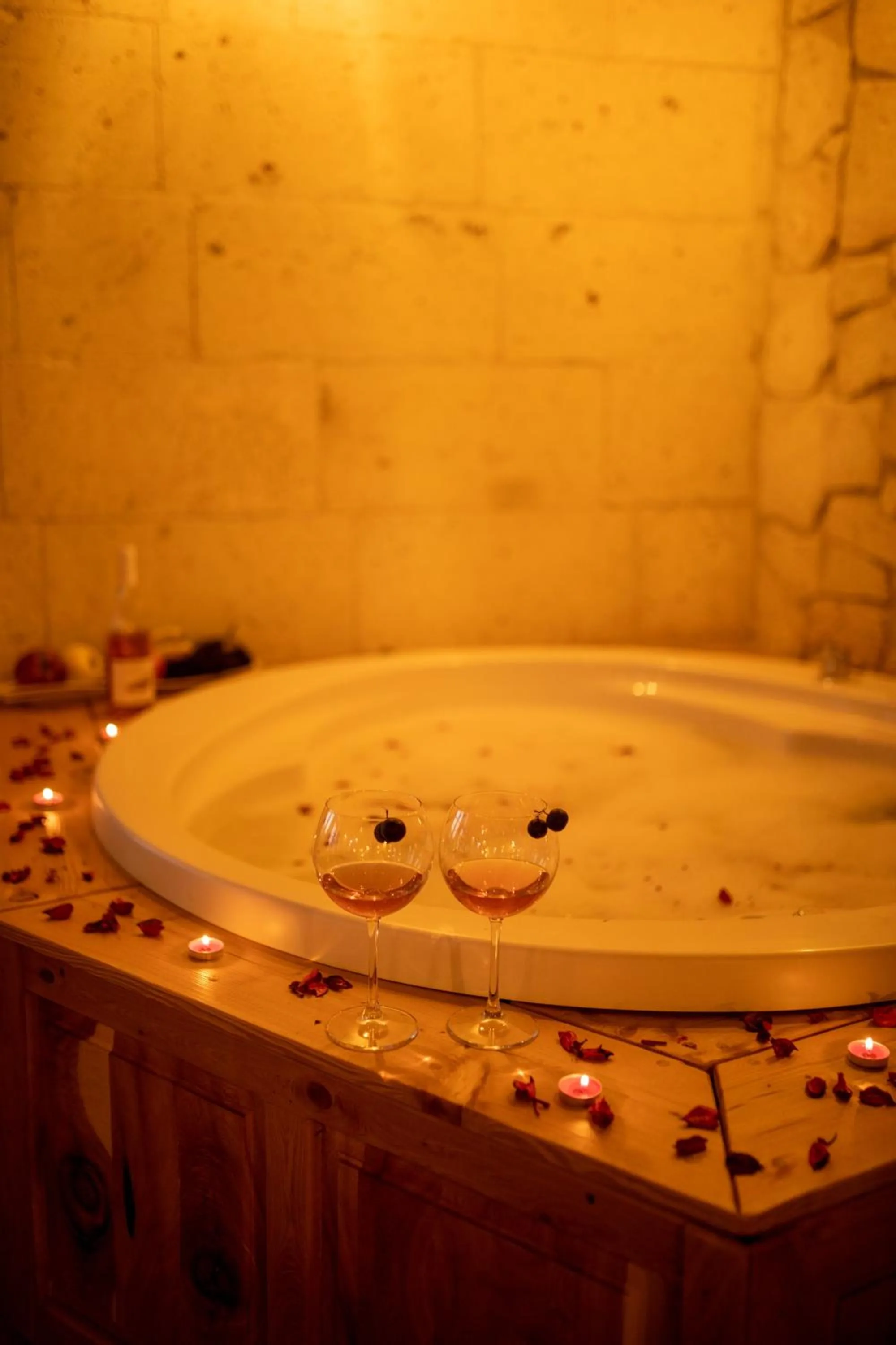 Bath in Pome Granate Cave Hotel