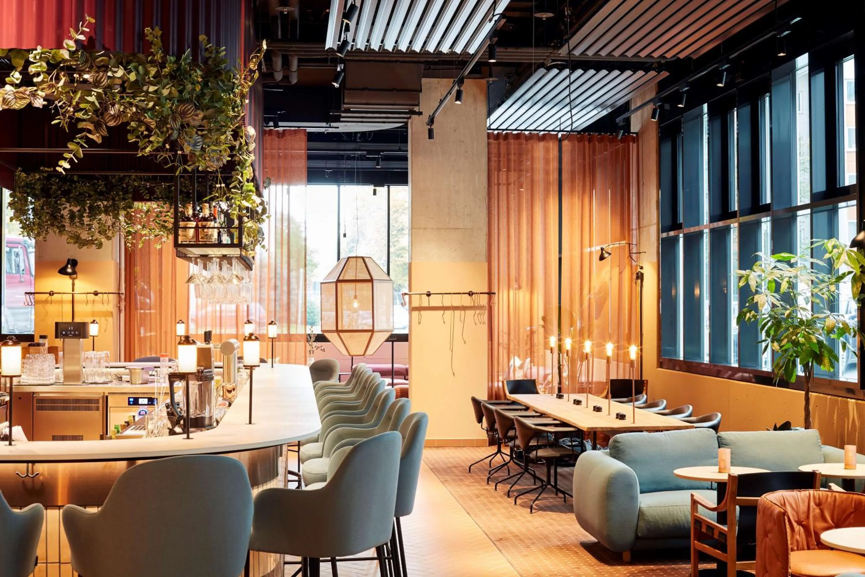 Lounge or bar in Scandic München Macherei