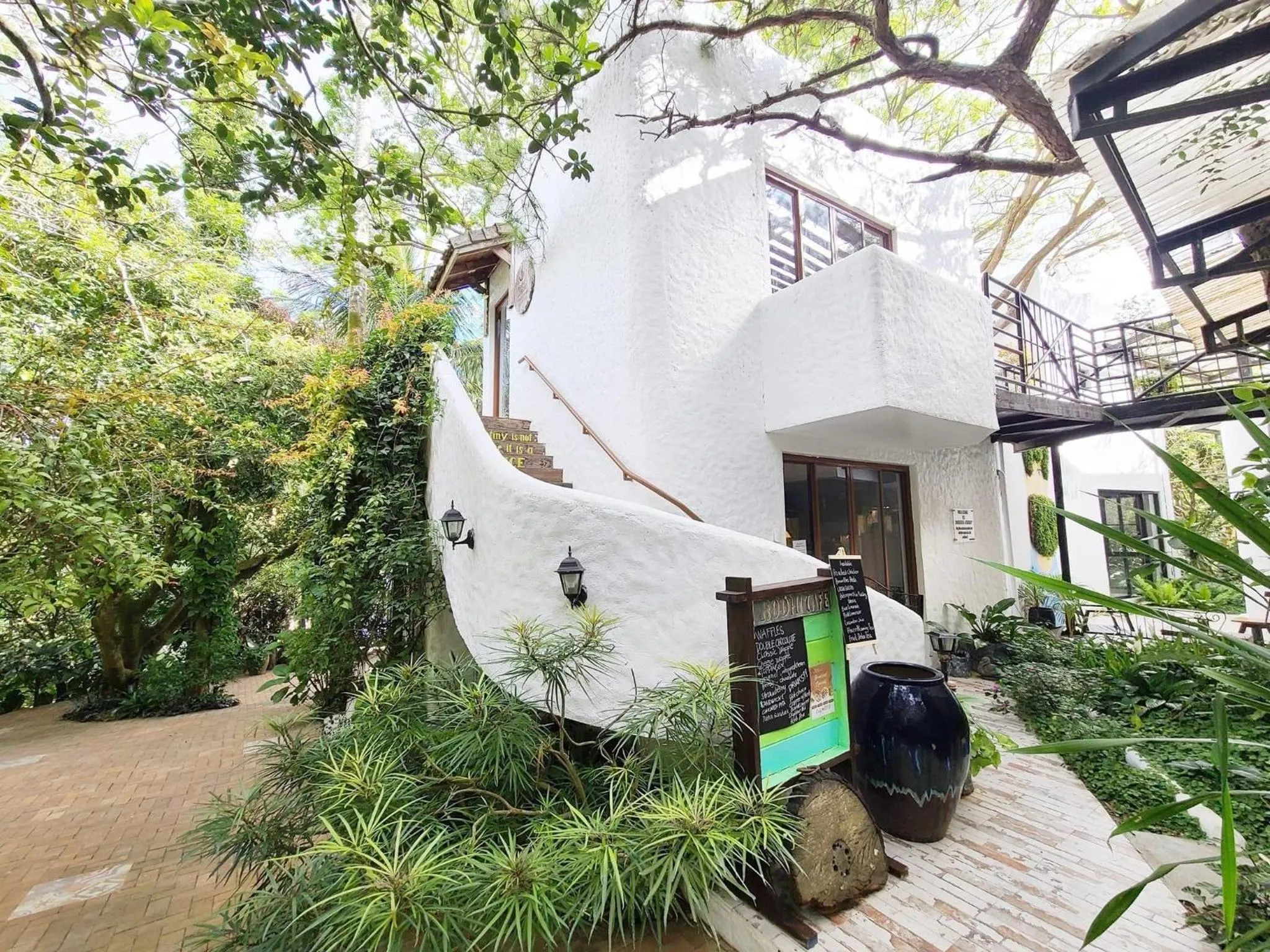 Restaurant/places to eat in Casa Ayesha Sweet Staycation at La Bella Tagaytay