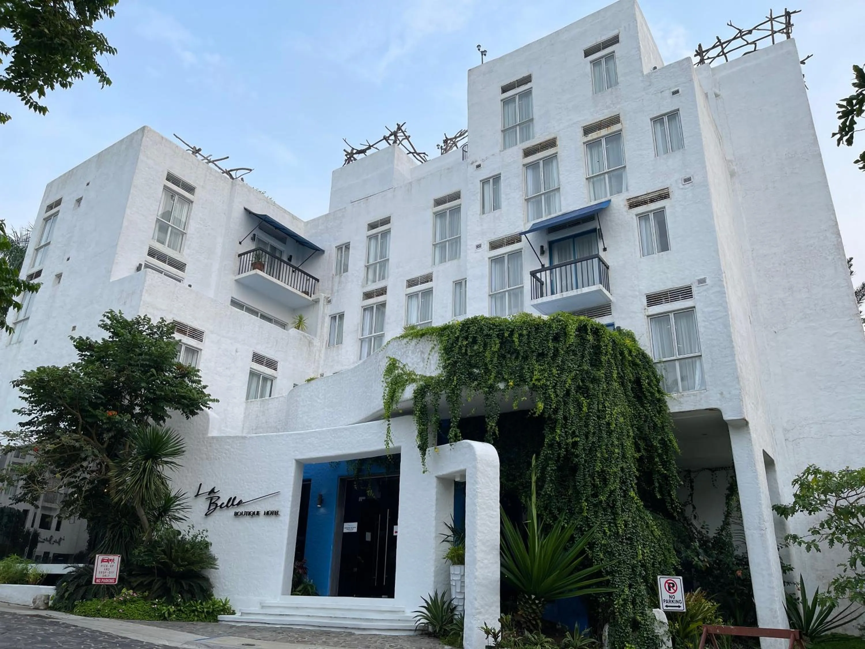 Facade/entrance in Casa Ayesha Sweet Staycation at La Bella Tagaytay