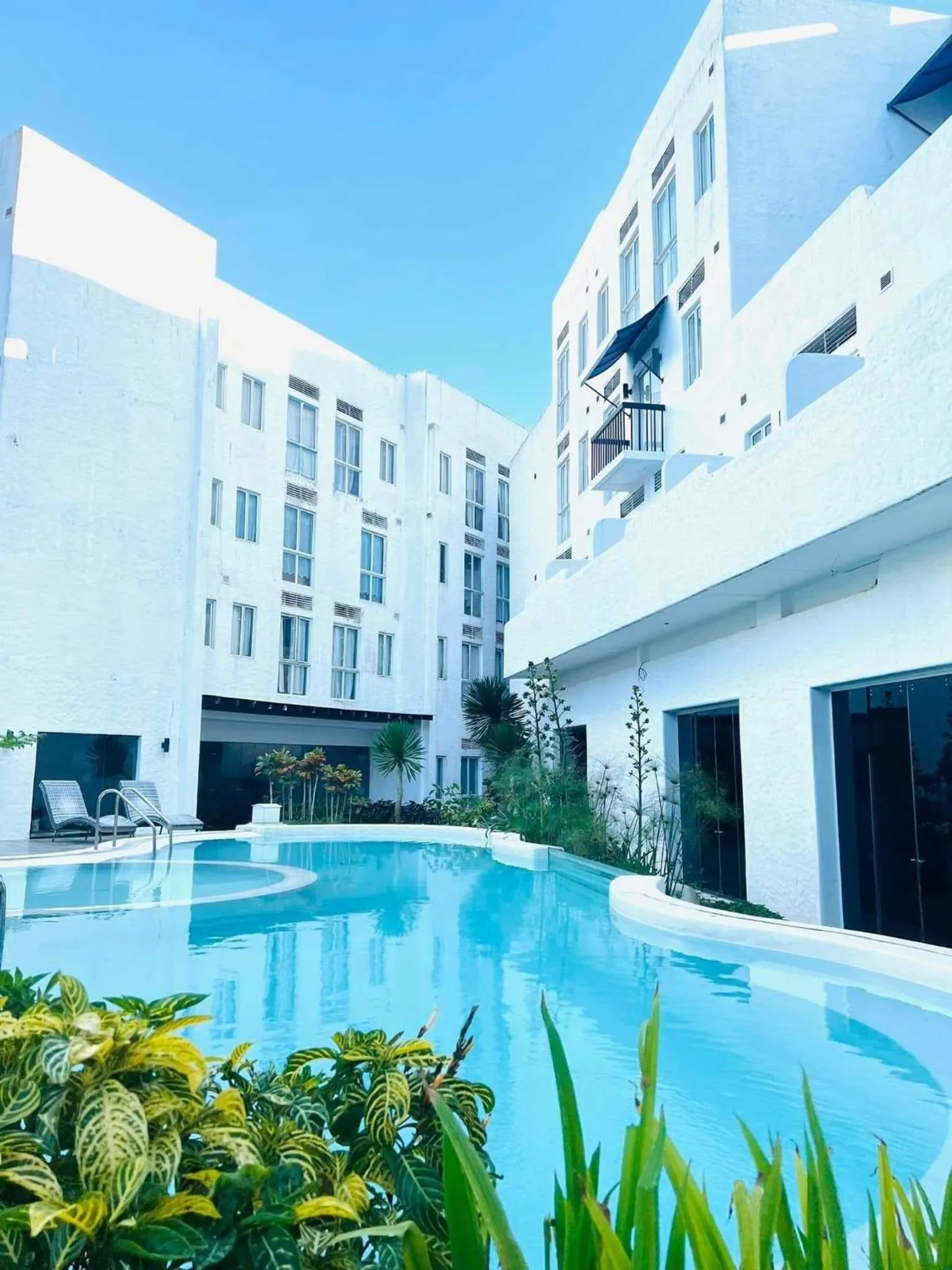 Swimming pool in Casa Ayesha Sweet Staycation at La Bella Tagaytay