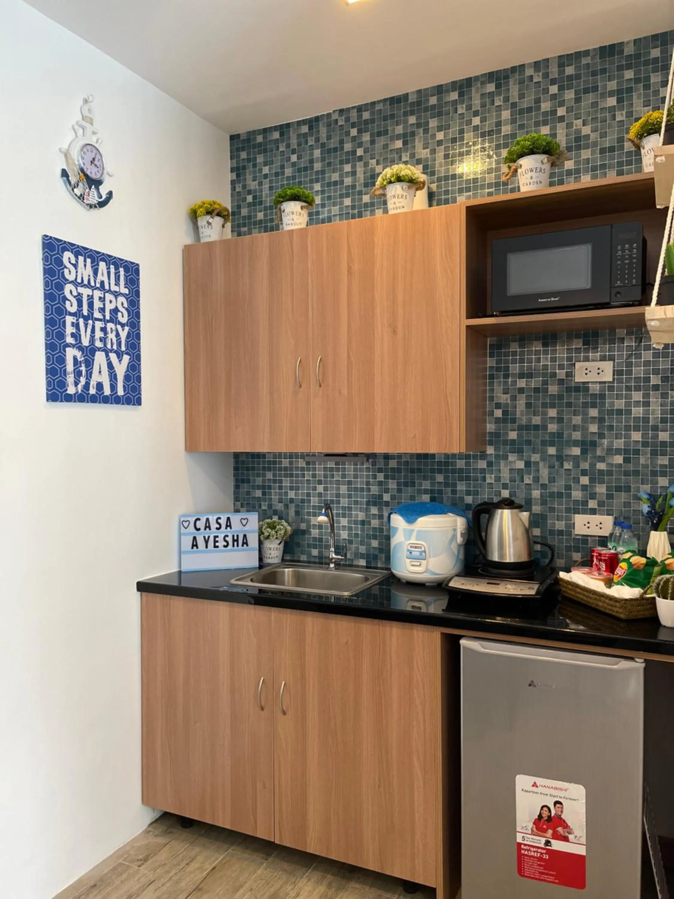 Kitchen or kitchenette in Casa Ayesha Sweet Staycation at La Bella Tagaytay