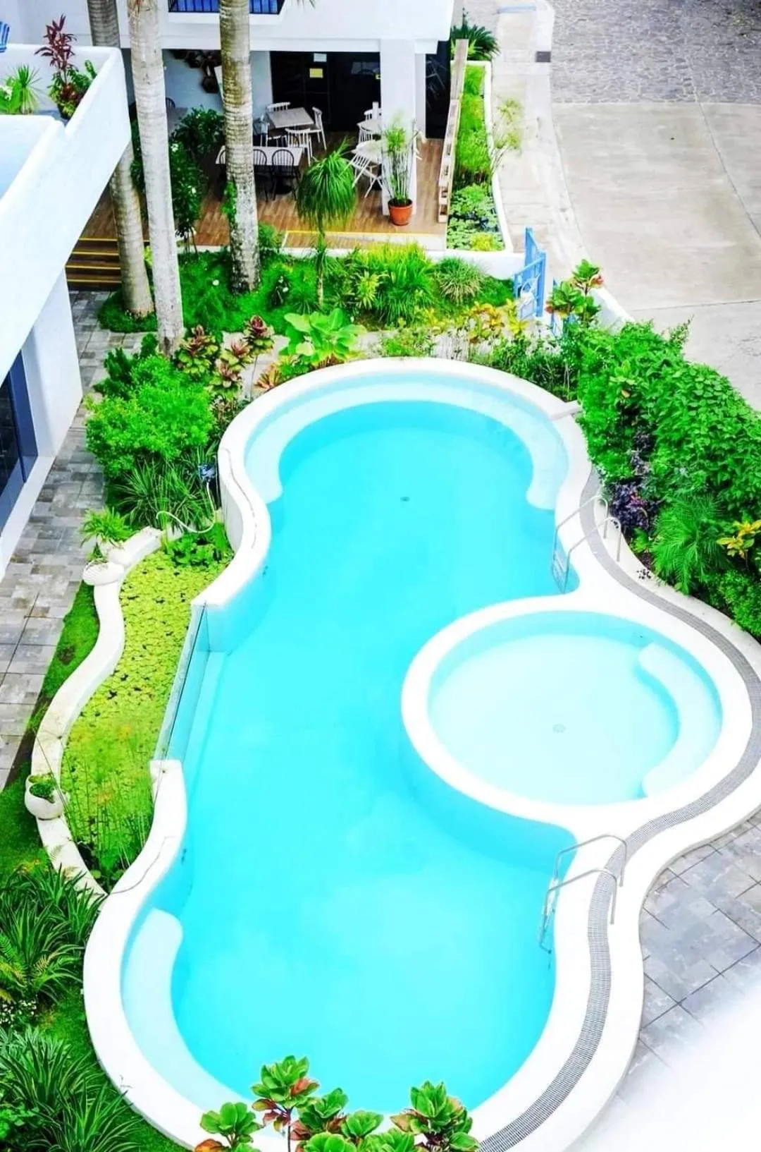 Swimming pool in Casa Ayesha Sweet Staycation at La Bella Tagaytay