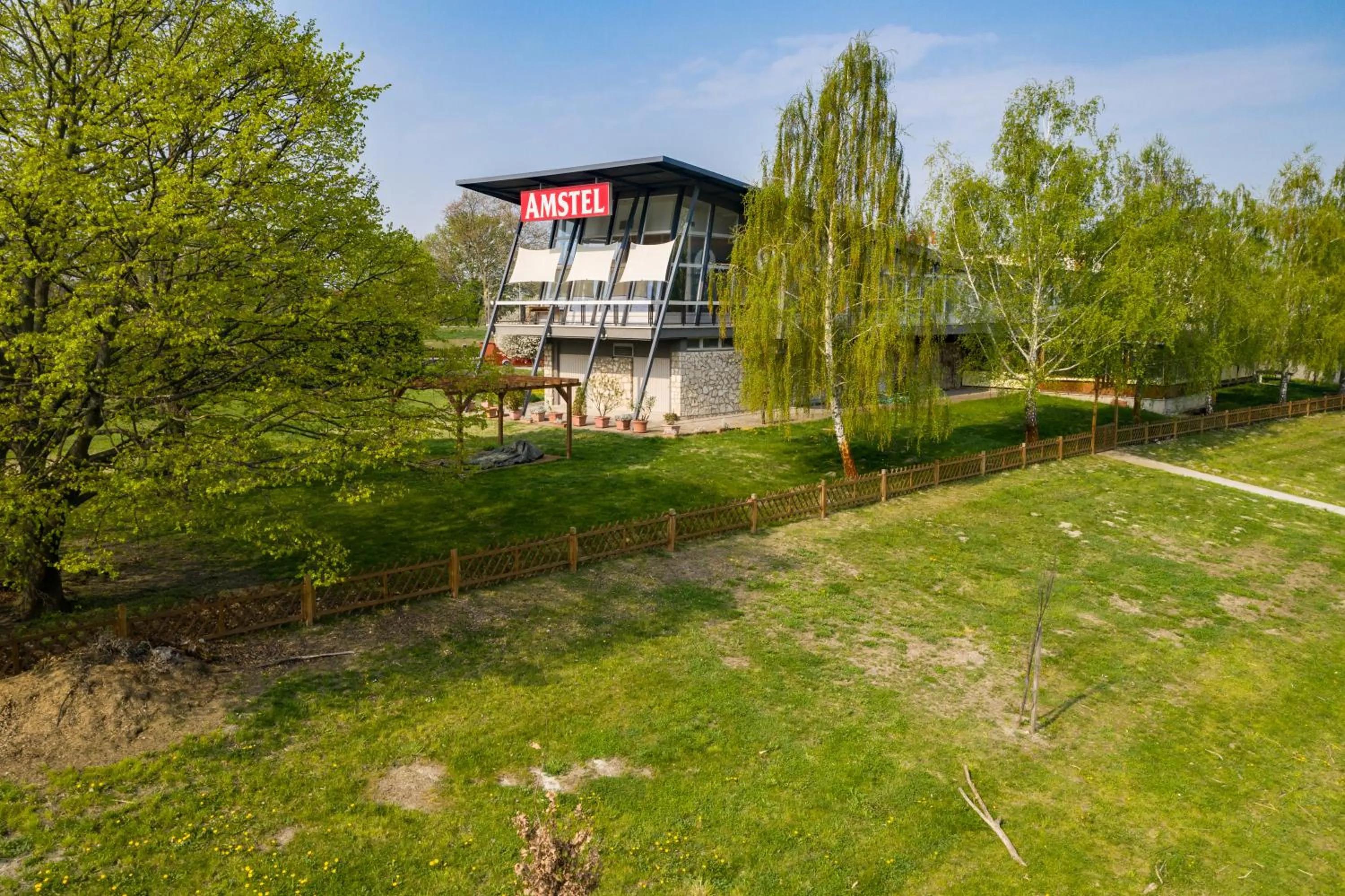 Amstel Hattyú Panzió -Érintésmentes bejelentkezés