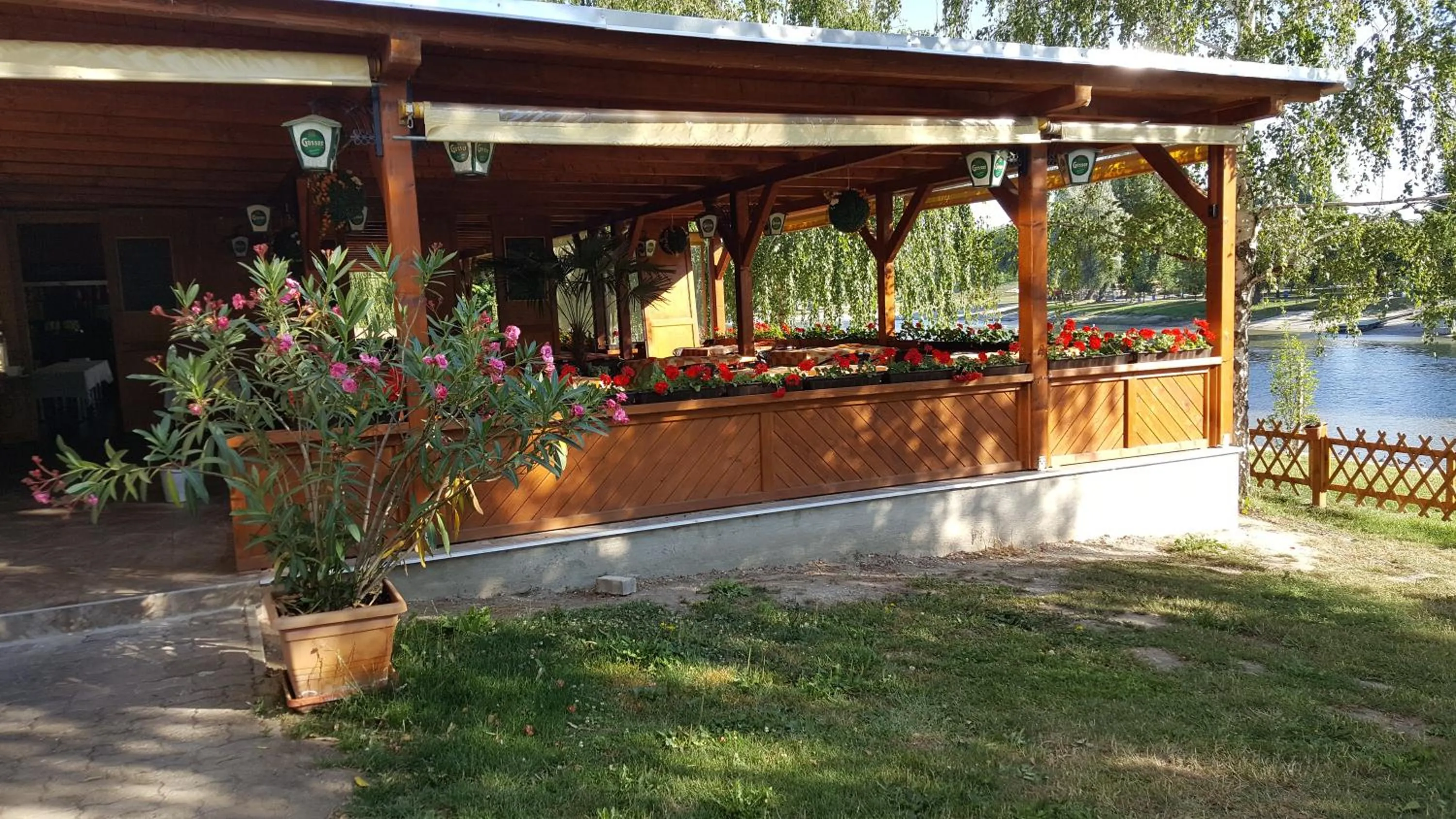 Restaurant/places to eat in Amstel Hattyú Panzió -Érintésmentes bejelentkezés