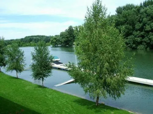 Beach in Amstel Hattyú Panzió -Érintésmentes bejelentkezés