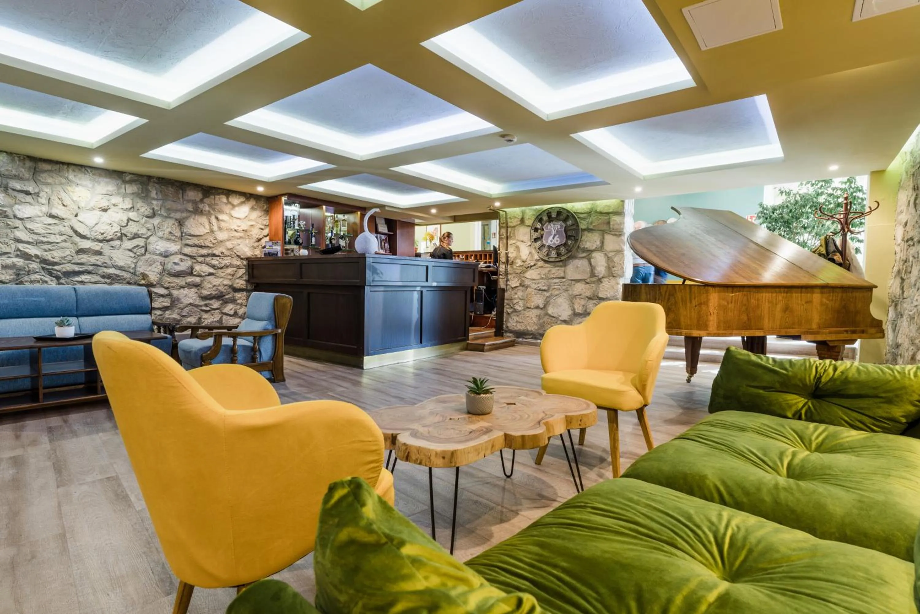 Communal lounge/ TV room in Amstel Hattyú Panzió -Érintésmentes bejelentkezés