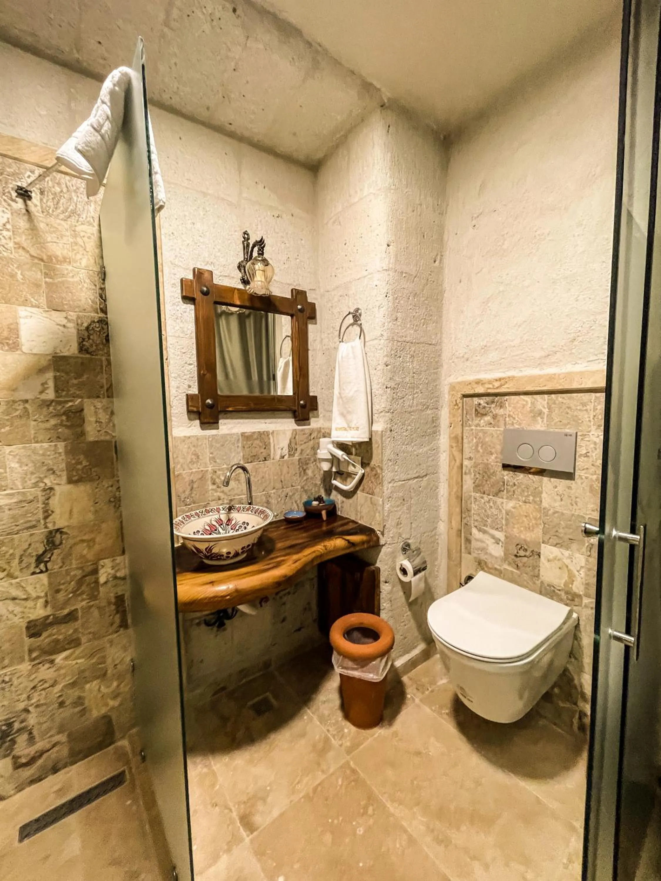 Toilet in Kemerli House