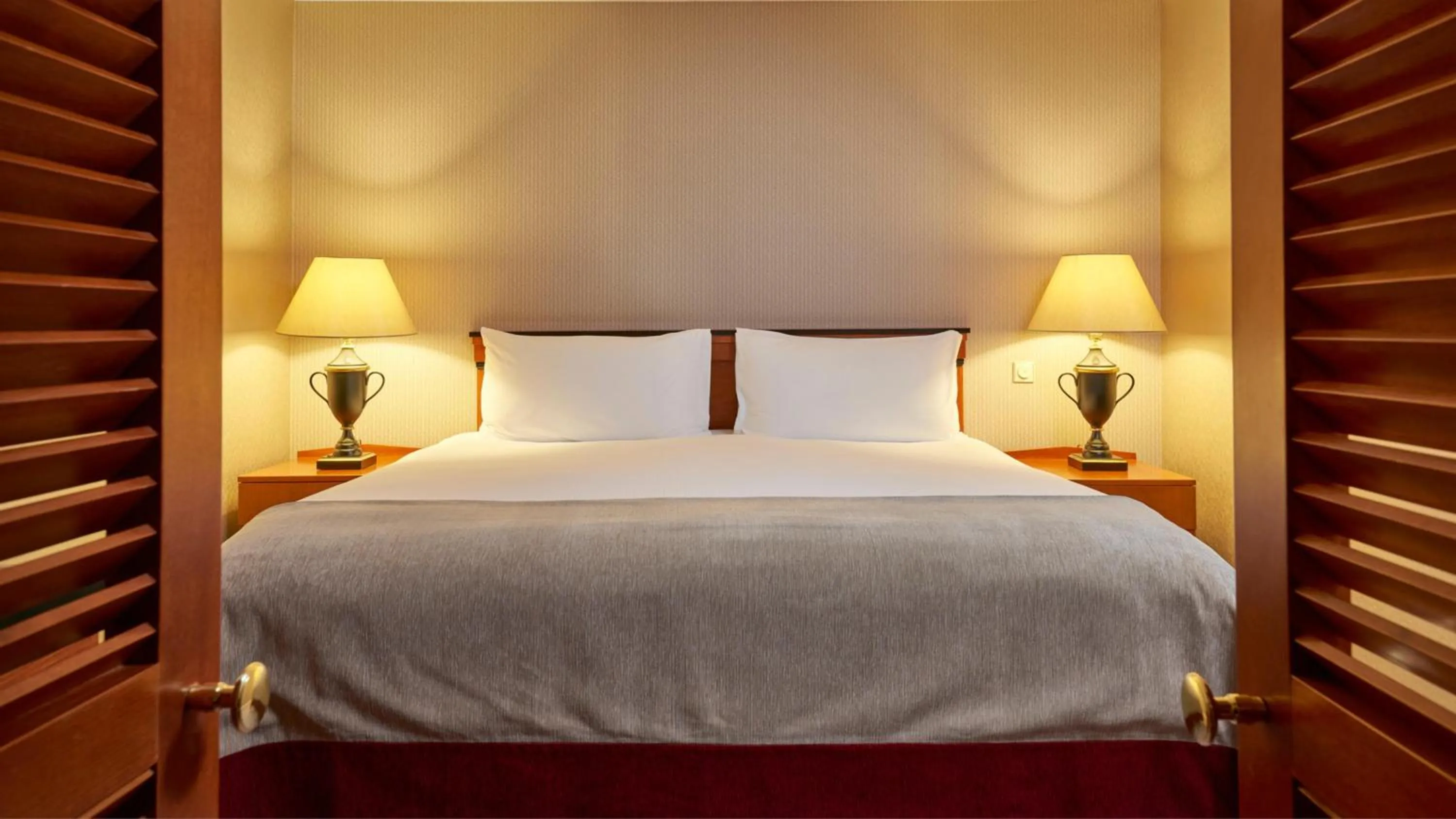 Photo of the whole room, Bed in InterContinental Budapest by IHG