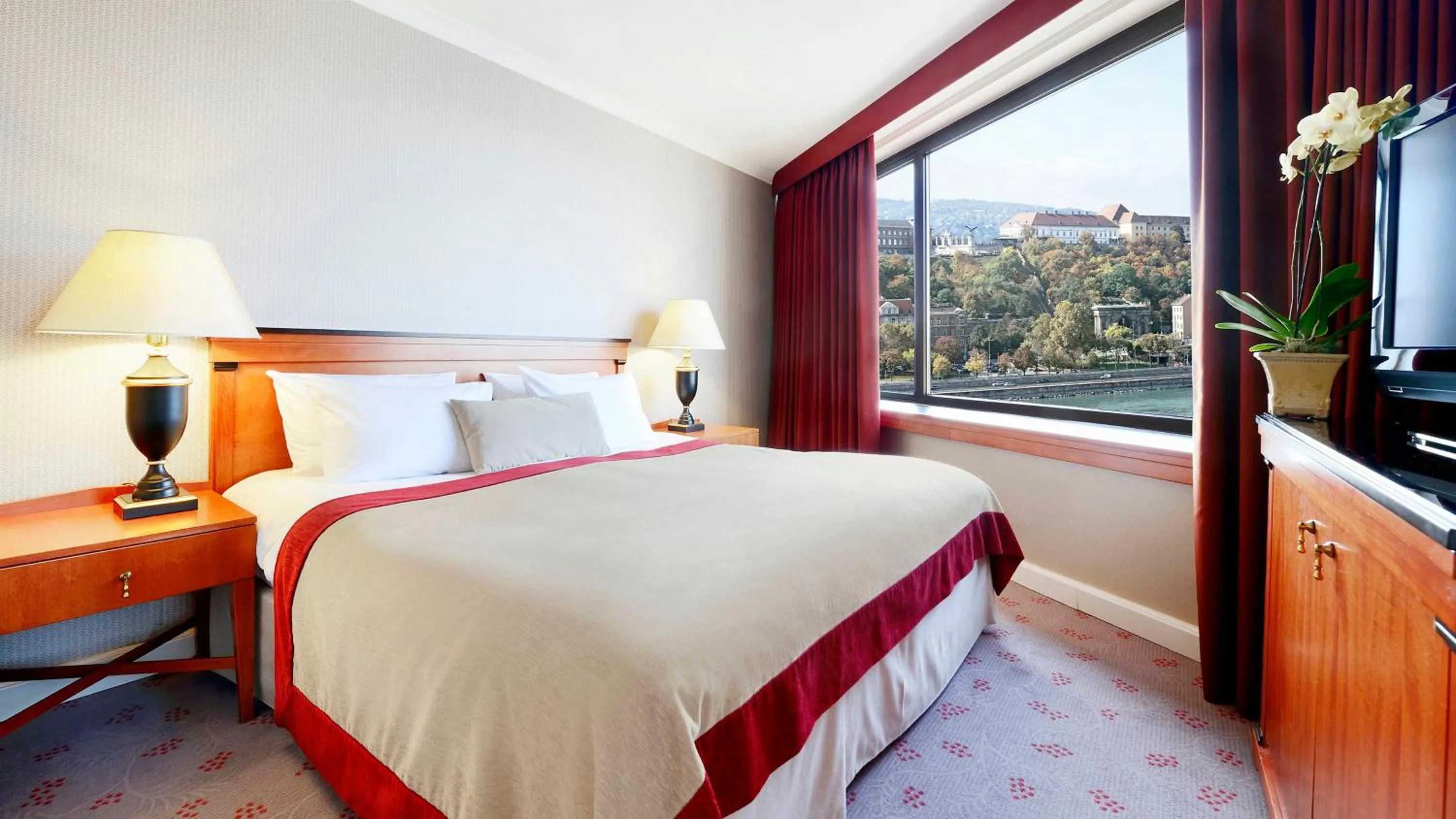 Photo of the whole room, Bed in InterContinental Budapest by IHG