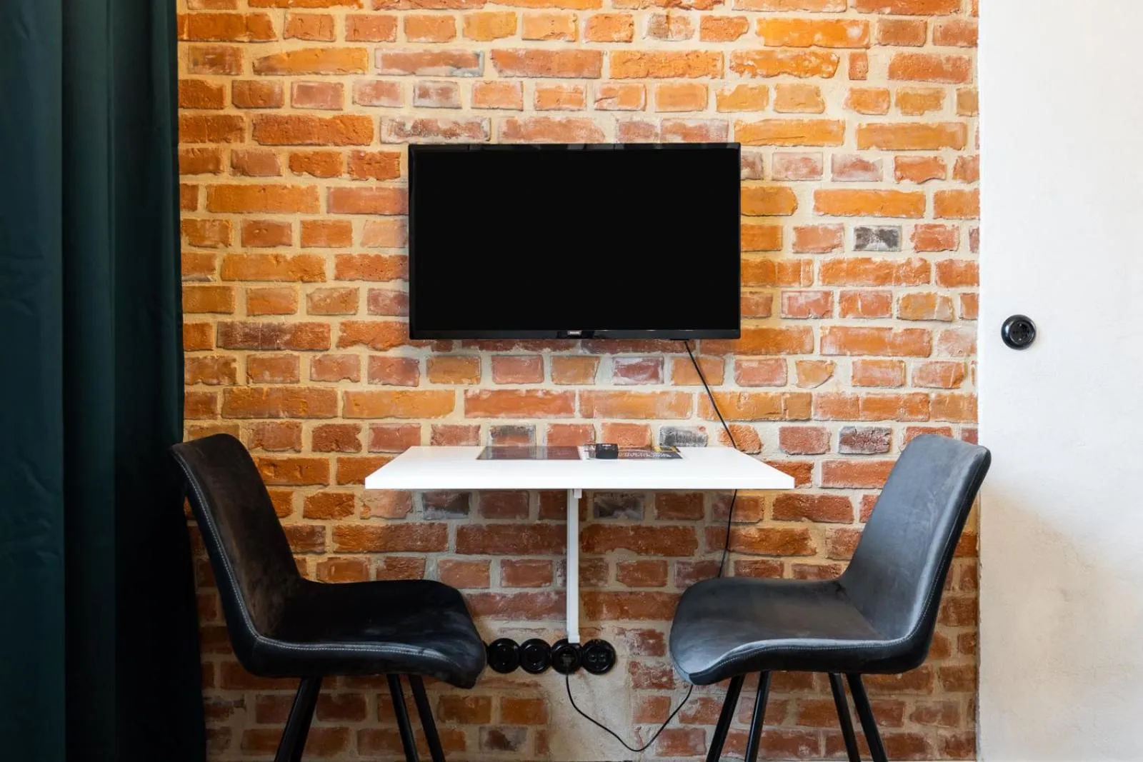 TV and multimedia in Bob W Tartu Old Town