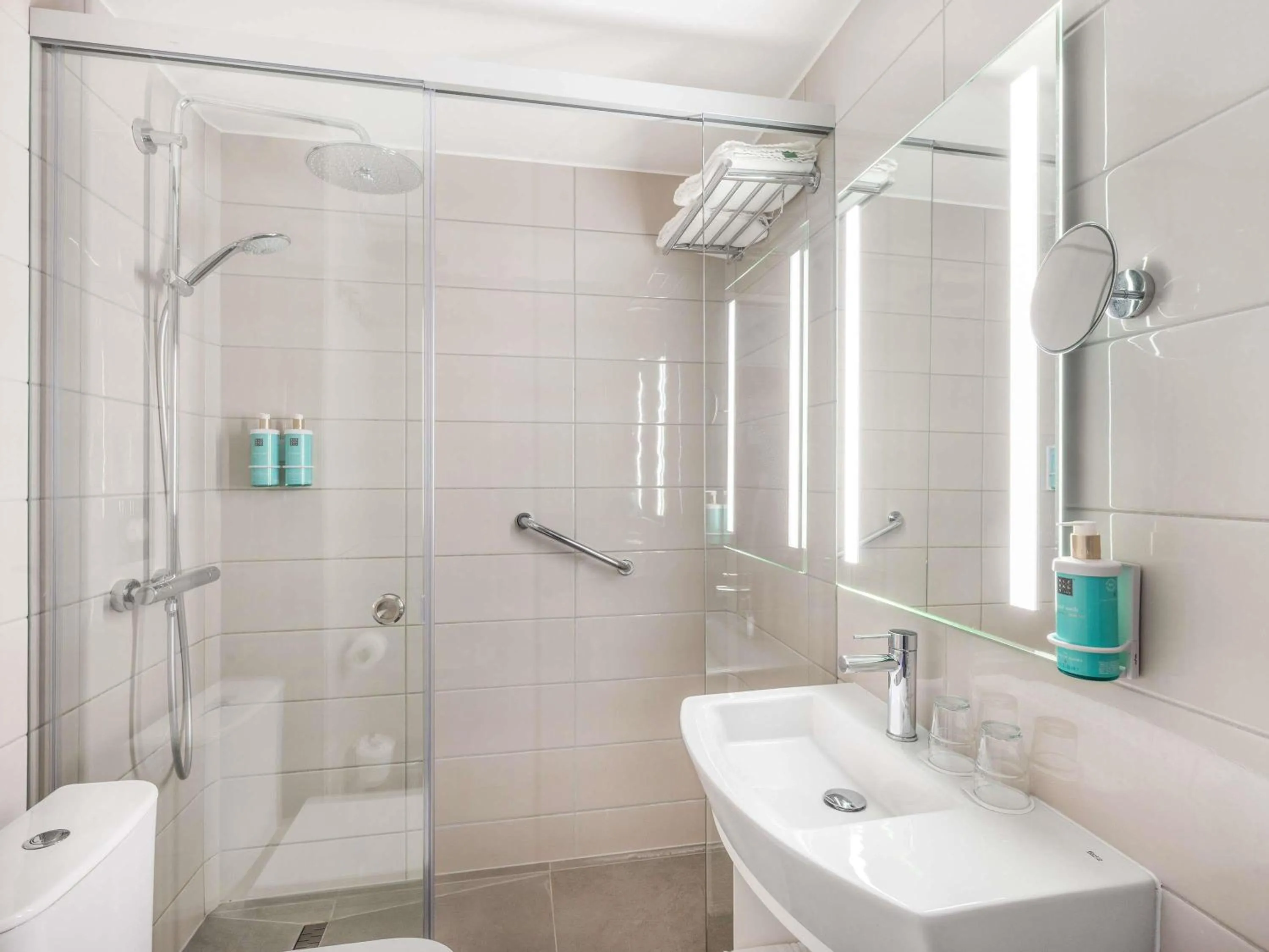 Shower in Novotel Szeged