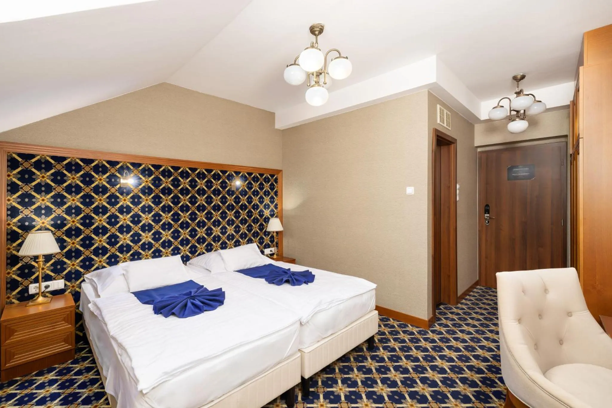 Photo of the whole room, Bed in Hotel Central