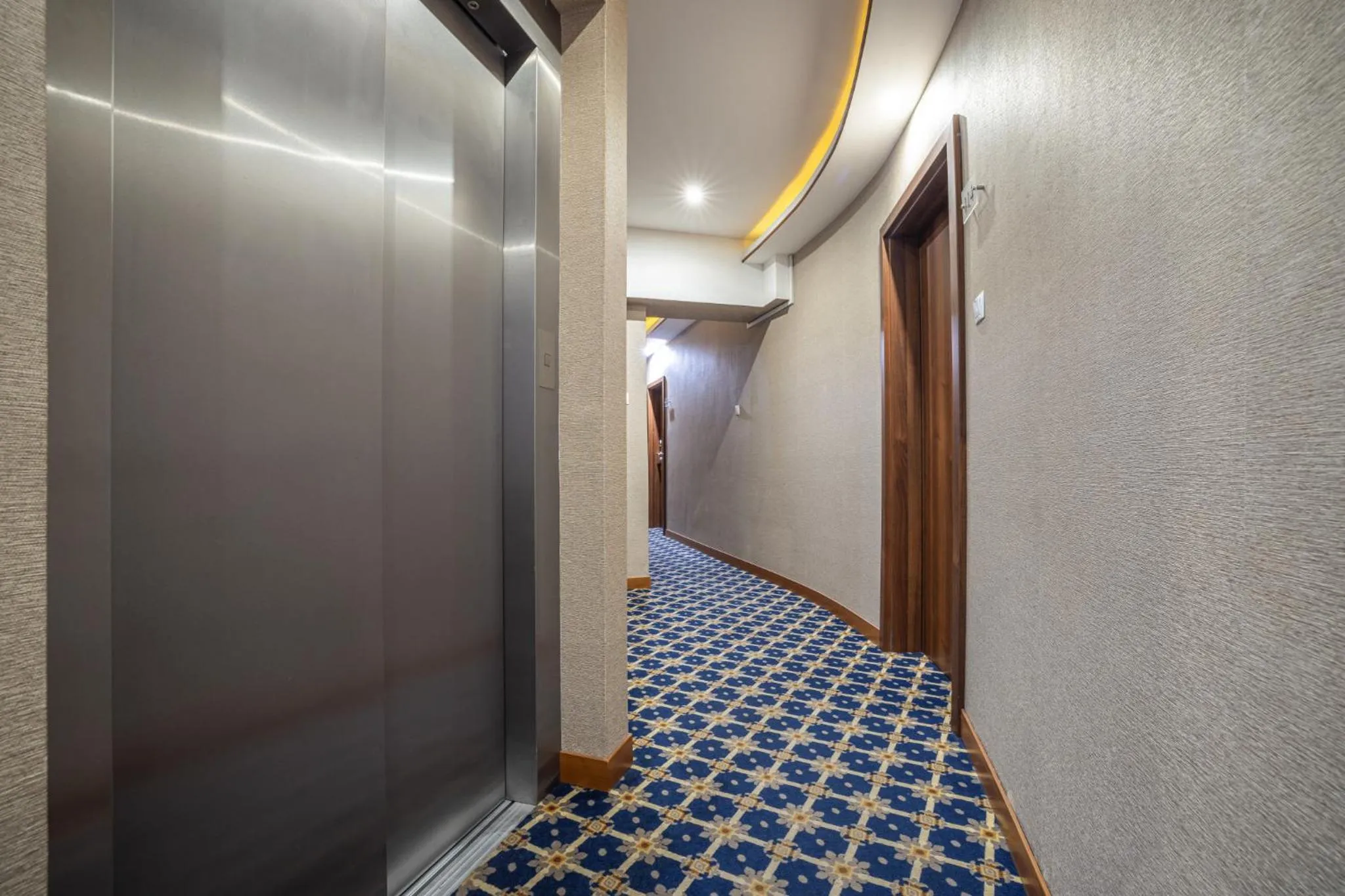 elevator in Hotel Central