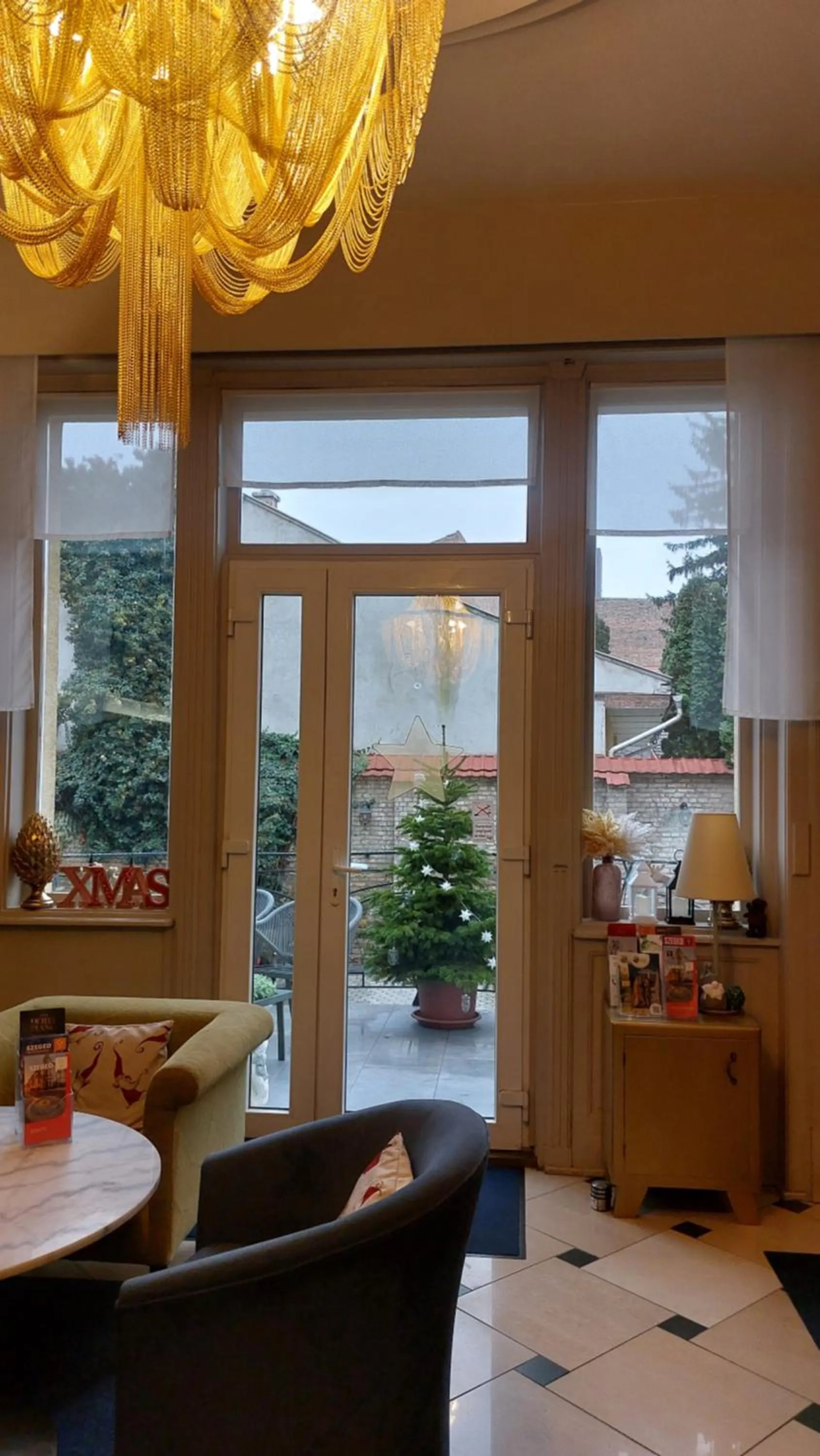 Winter in Hotel Piano