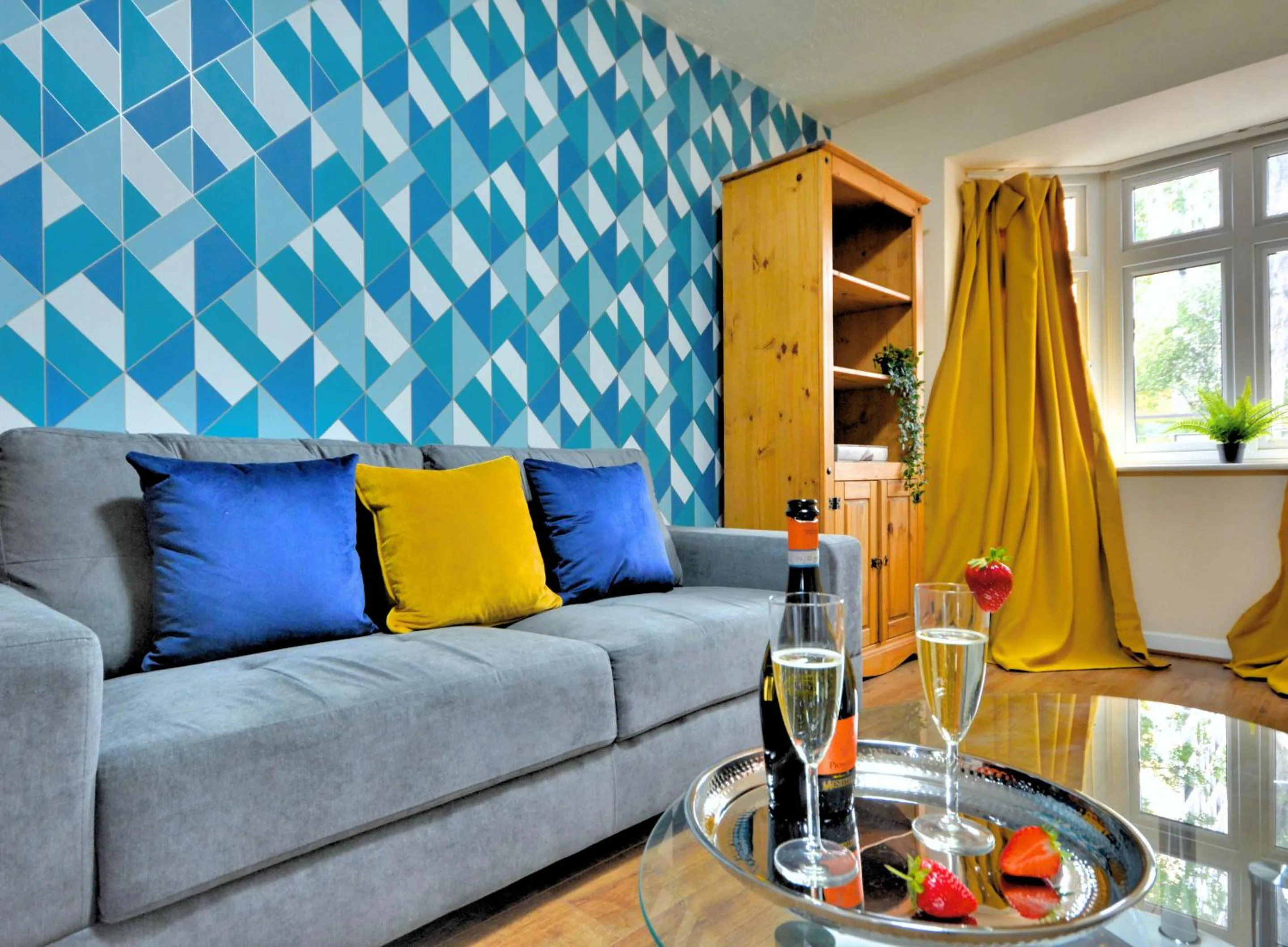 Living room in Manchester Townhouse by BEVOLVE - 4 bedrooms - Free Parking