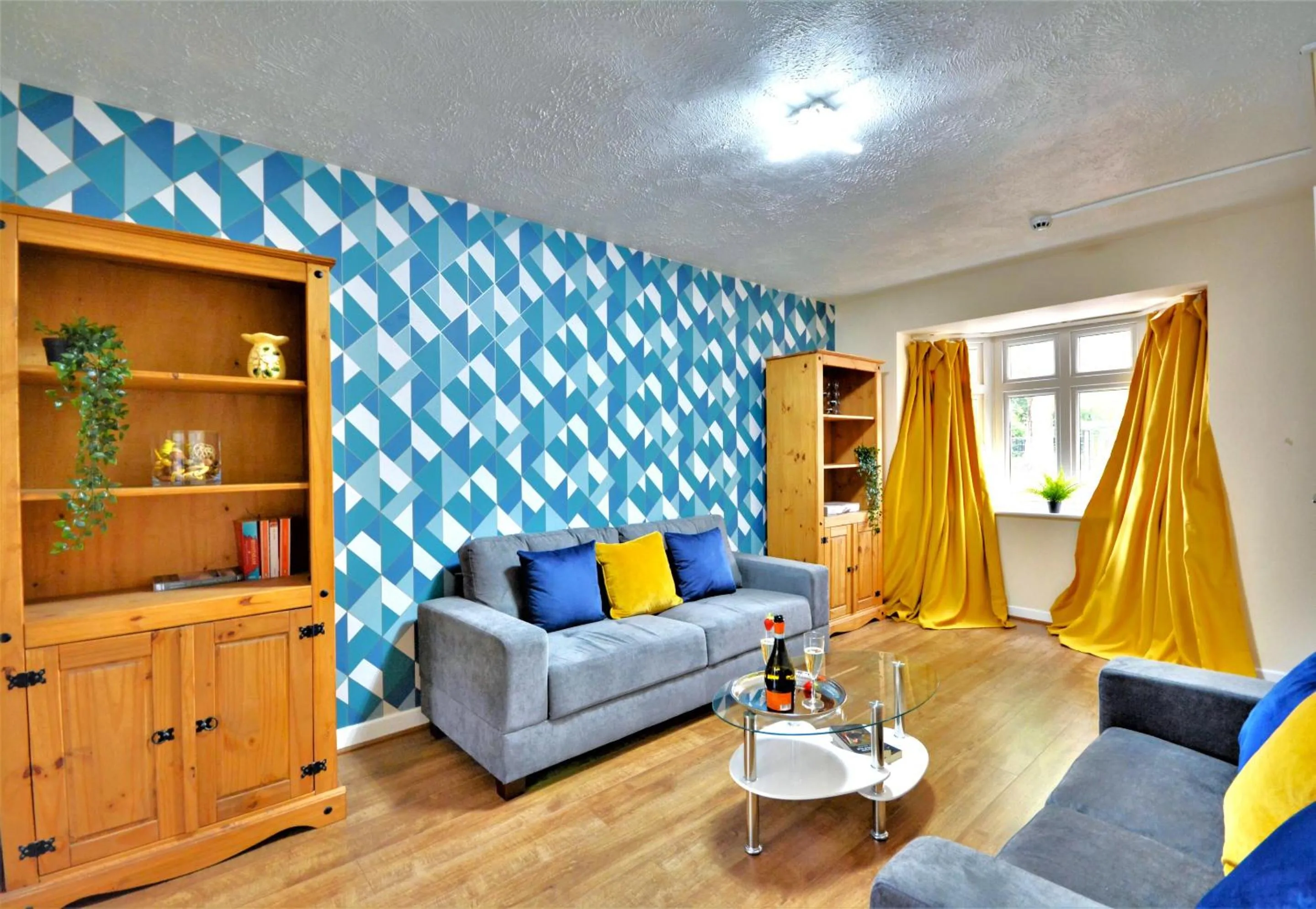 Living room in Manchester Townhouse by BEVOLVE - 4 bedrooms - Free Parking