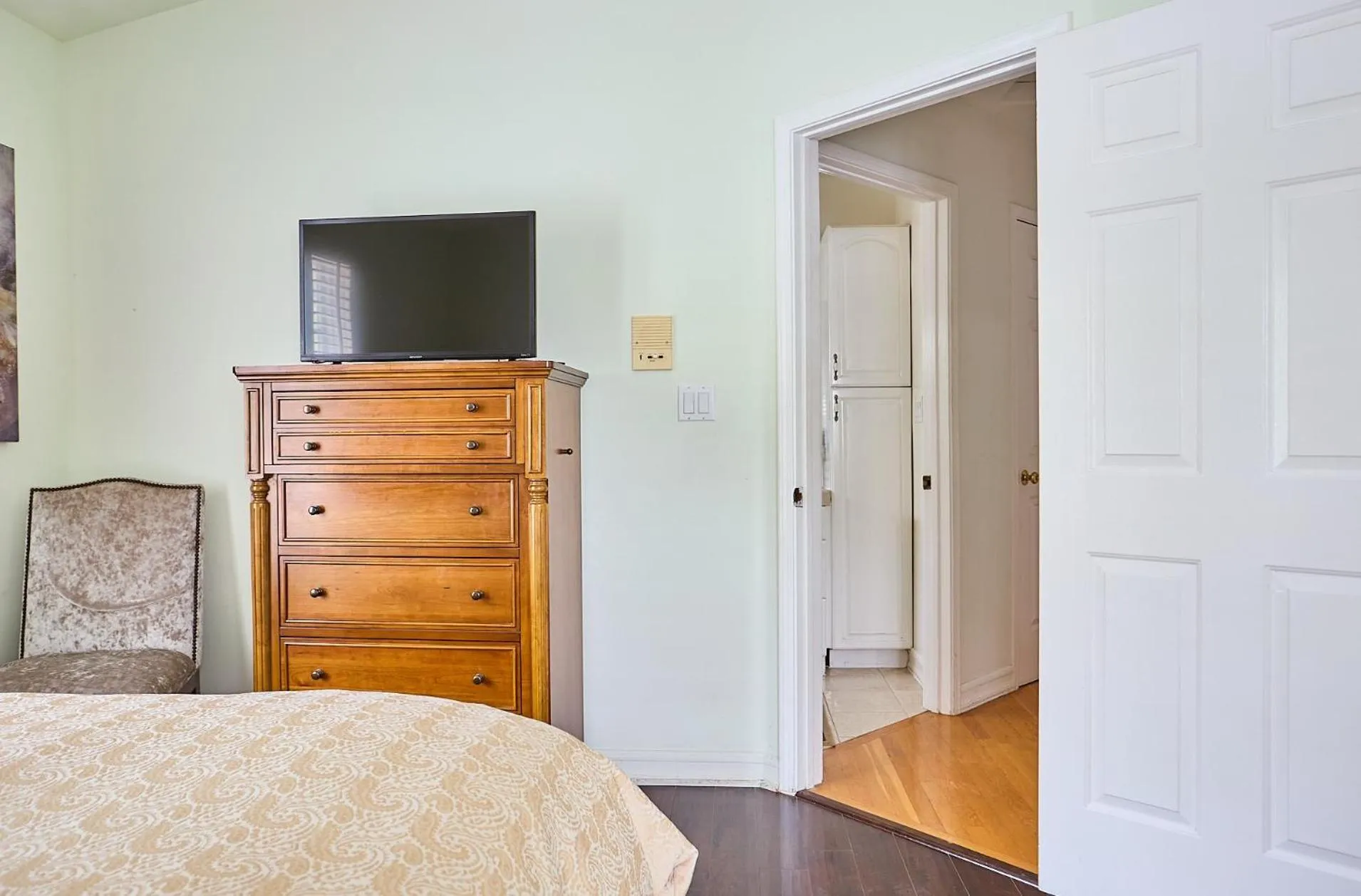 Bed in Hollywood Hills Homestay