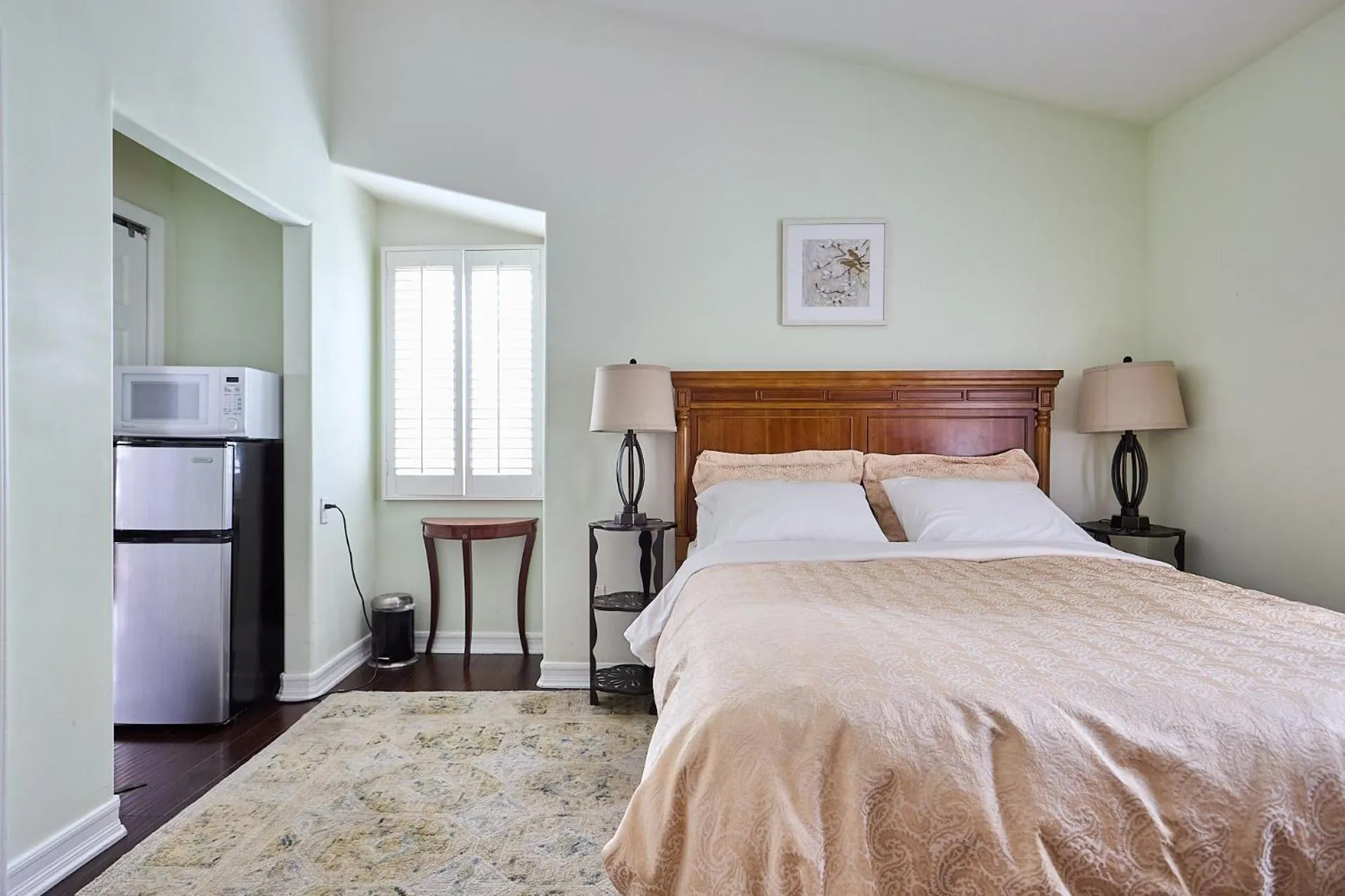 Bed in Hollywood Hills Homestay