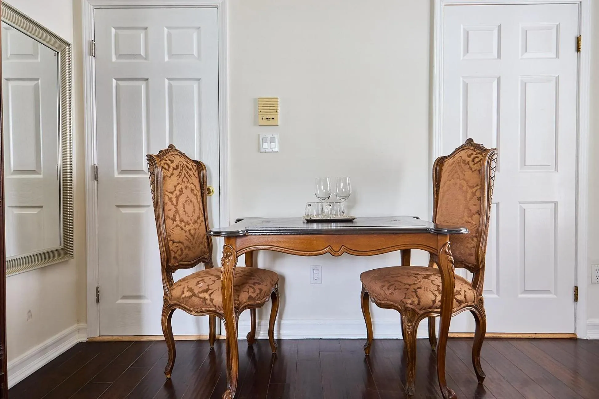 Hollywood Hills Homestay