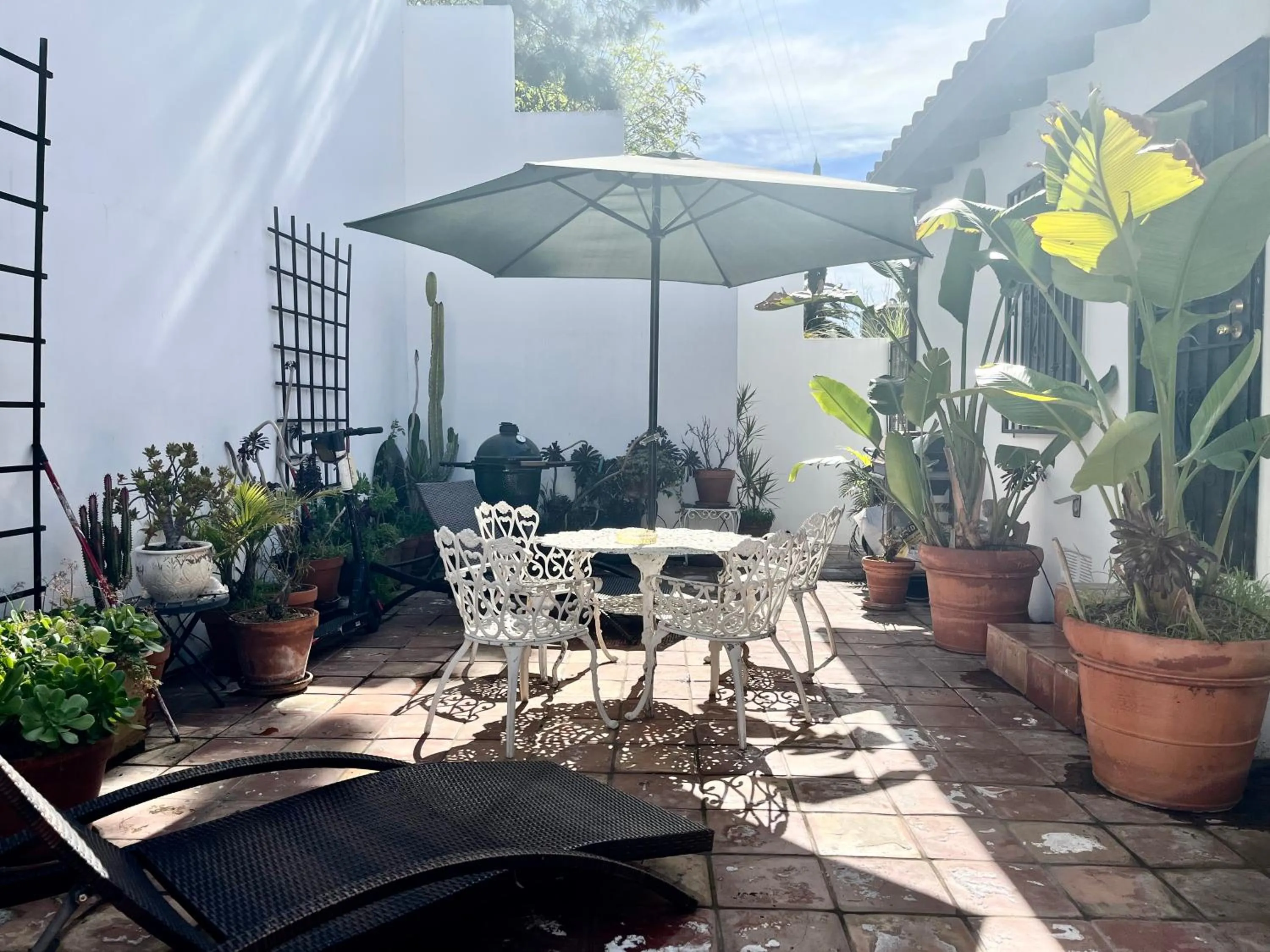 Patio in Hollywood Hills Homestay