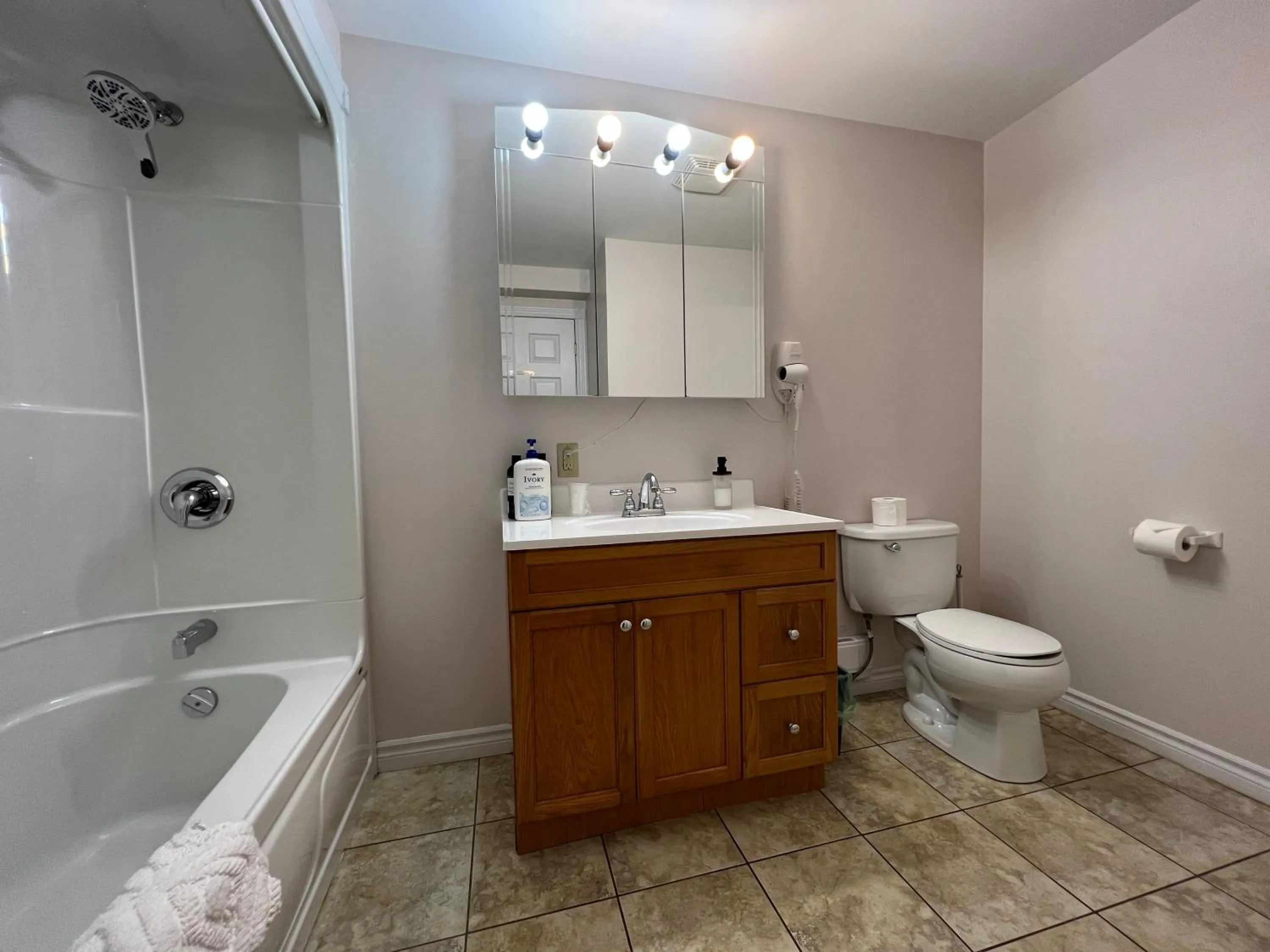 Lee's Ocean Peek B & B