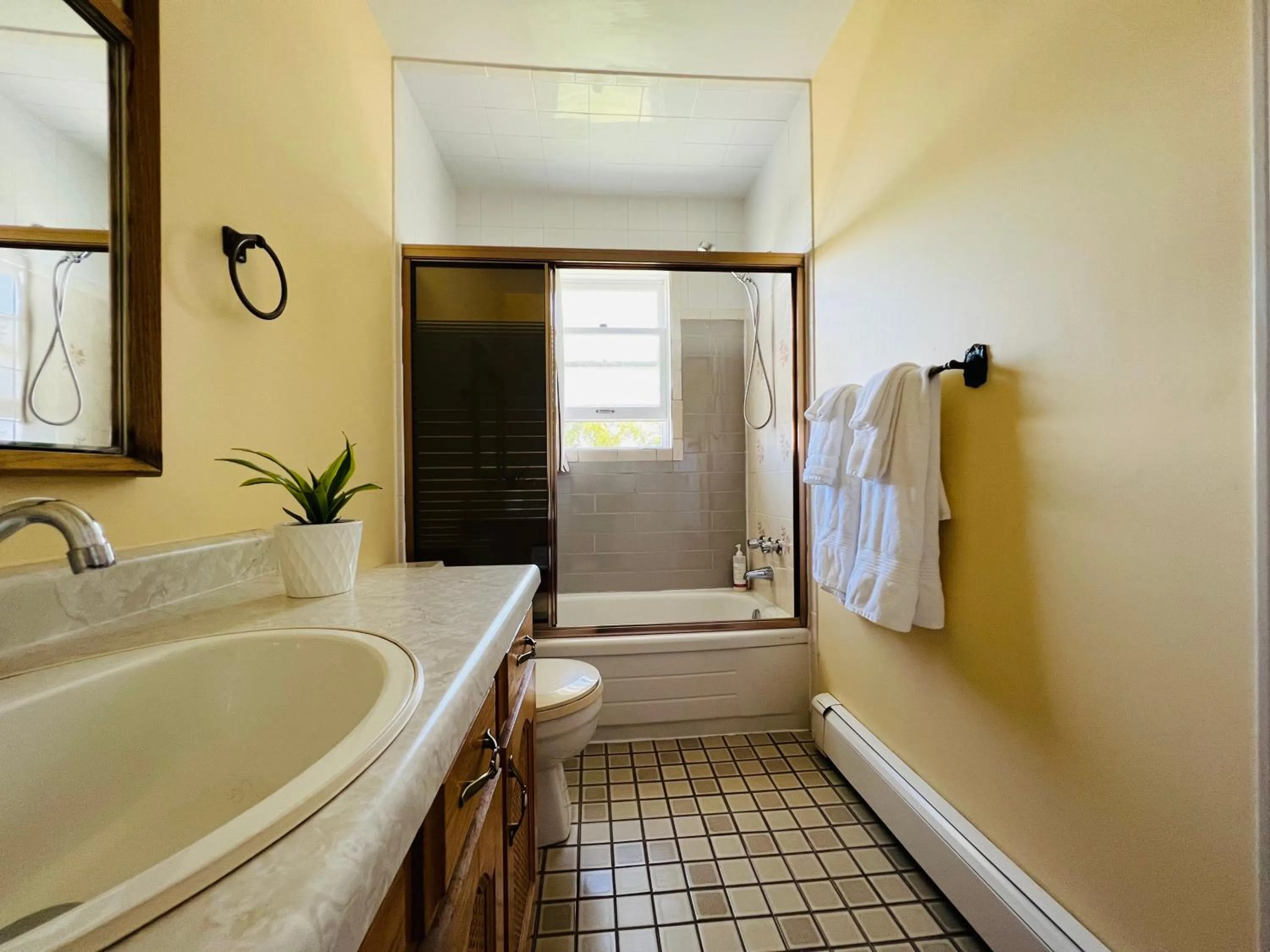 Lee's Ocean Peek B & B