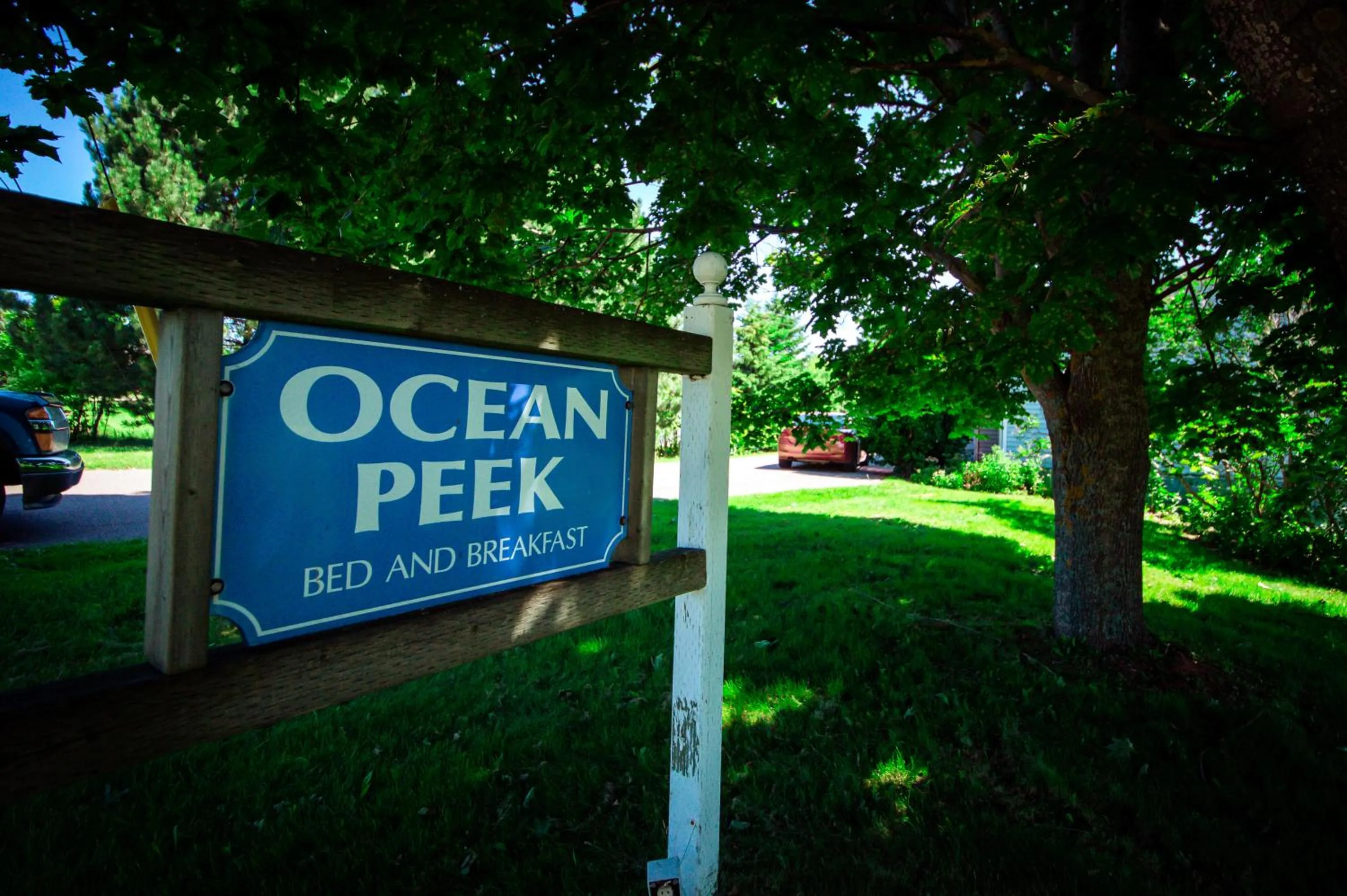 Property logo or sign in Lee's Ocean Peek B & B