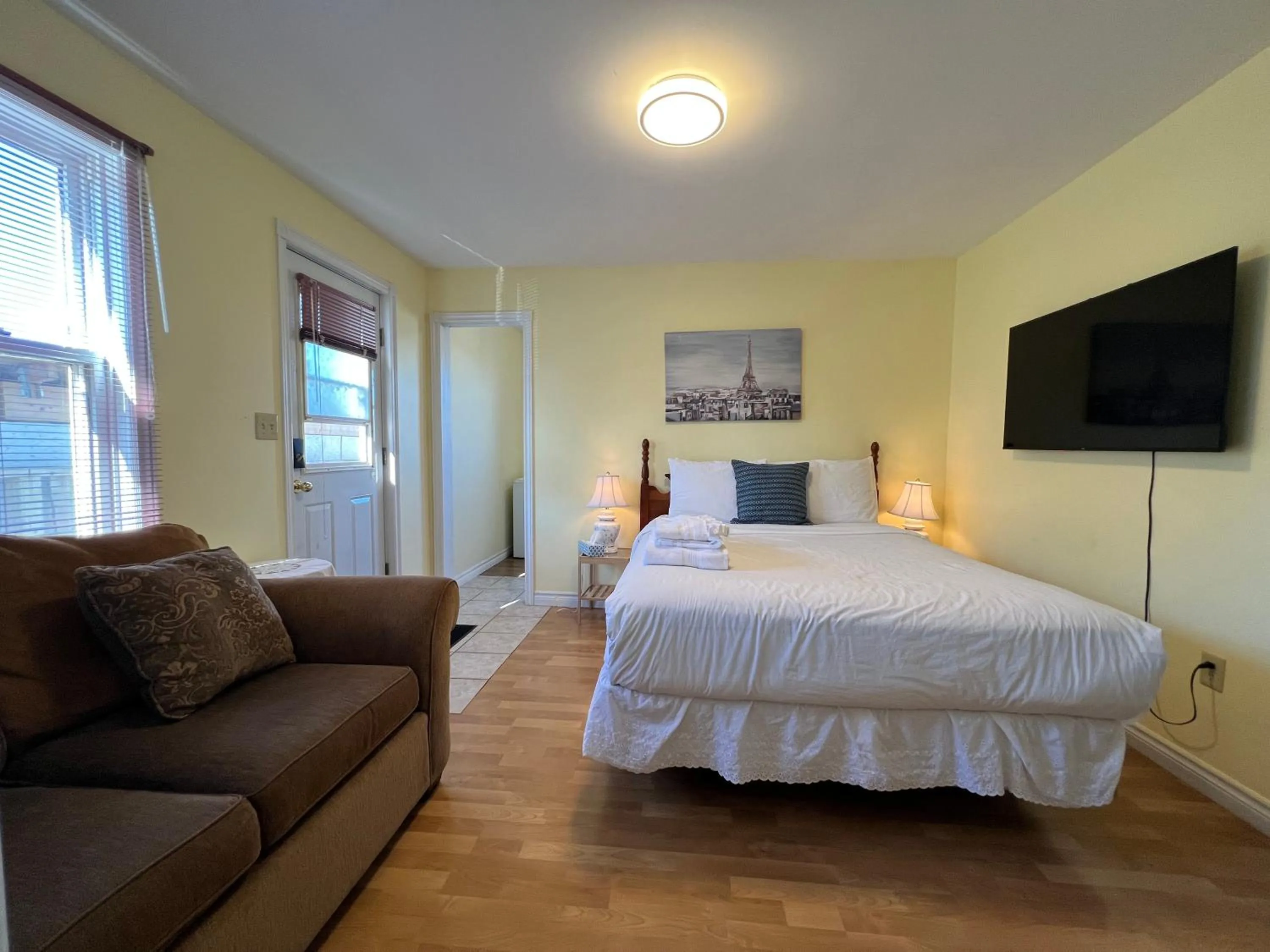 Lee's Ocean Peek B & B