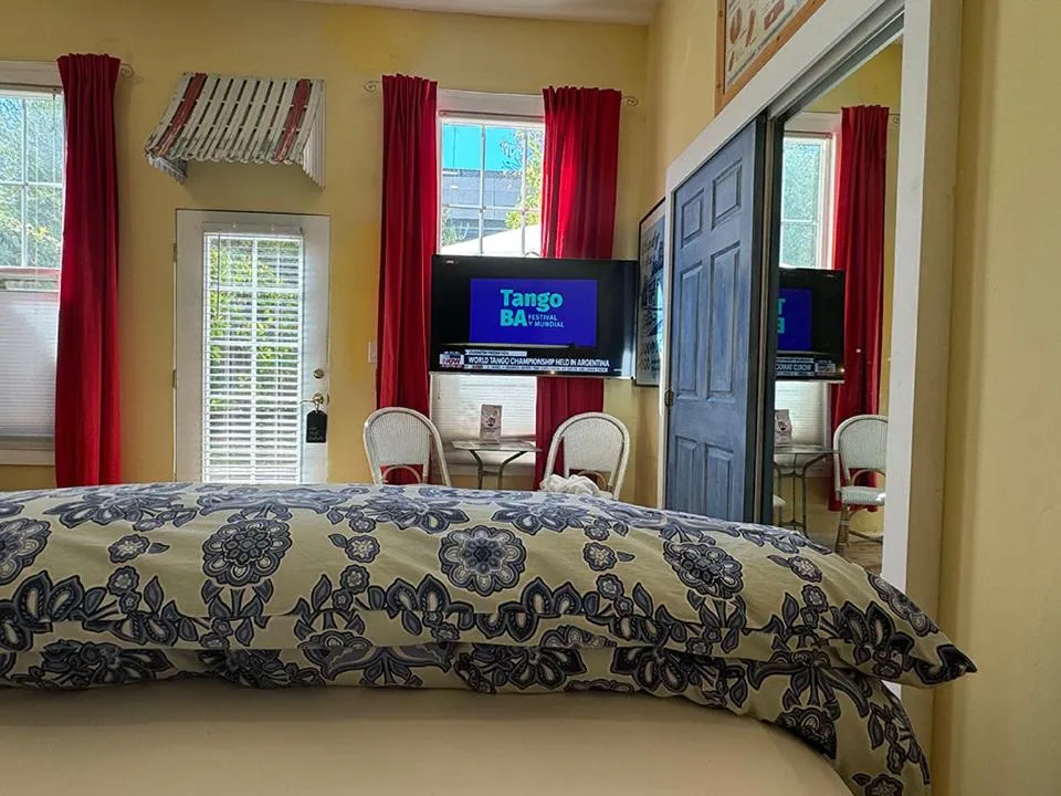 Bed in metro hotel and Cafe