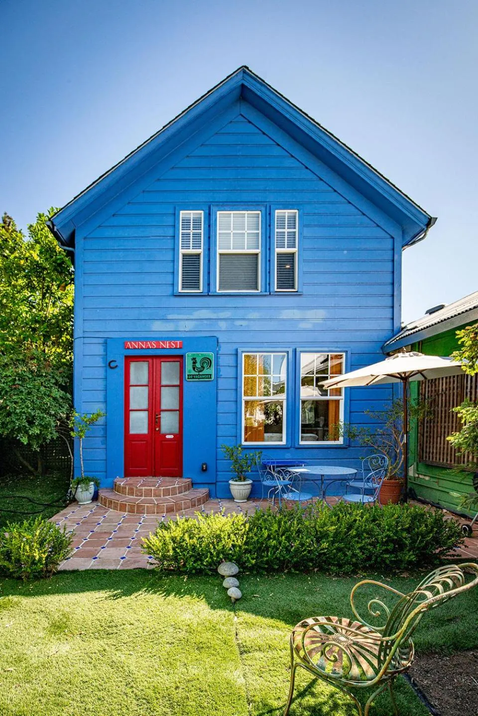 metro hotel and Cafe