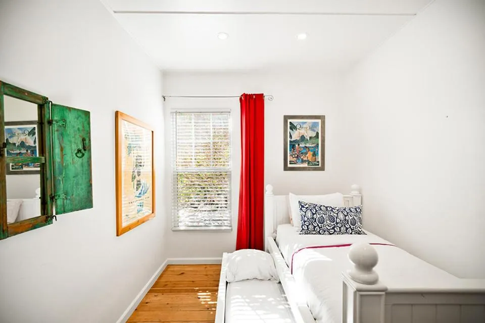 metro hotel and Cafe