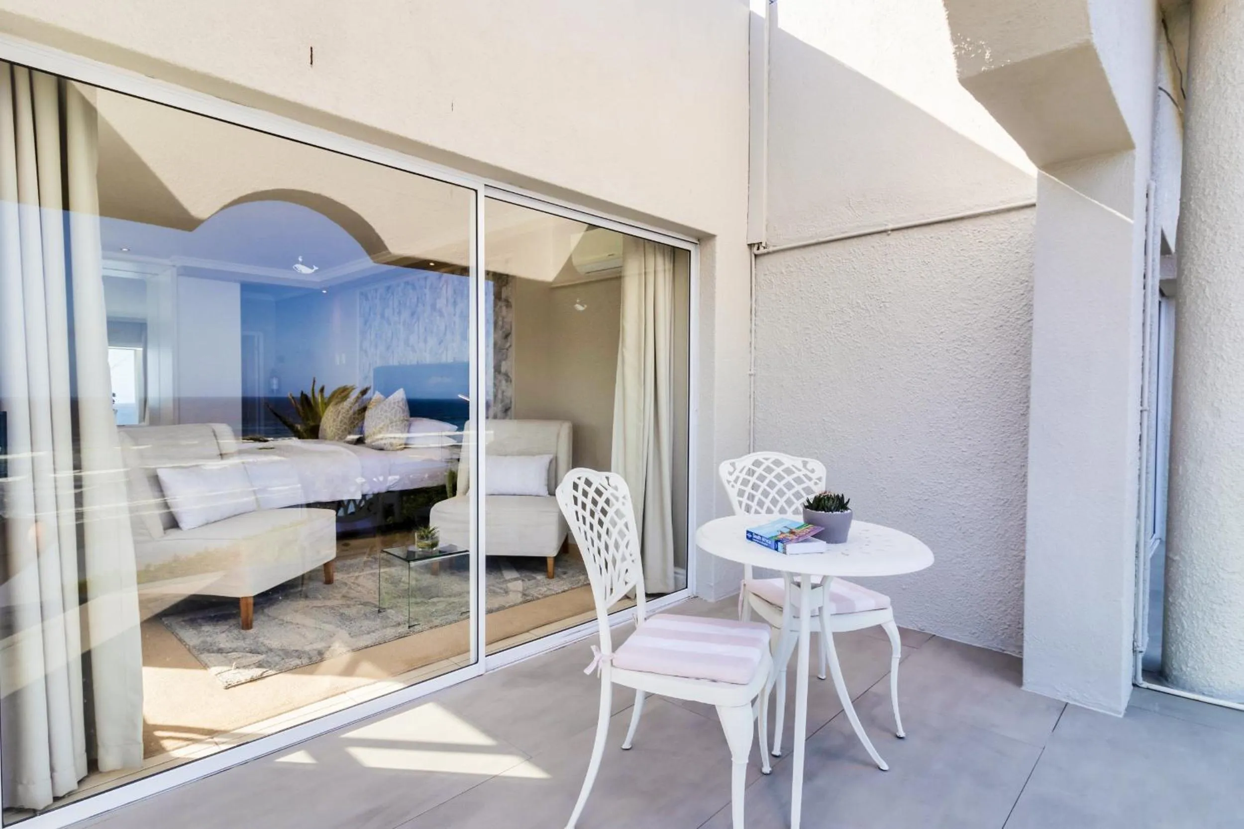 Hermanus Beachfront Lodge - Solar Power