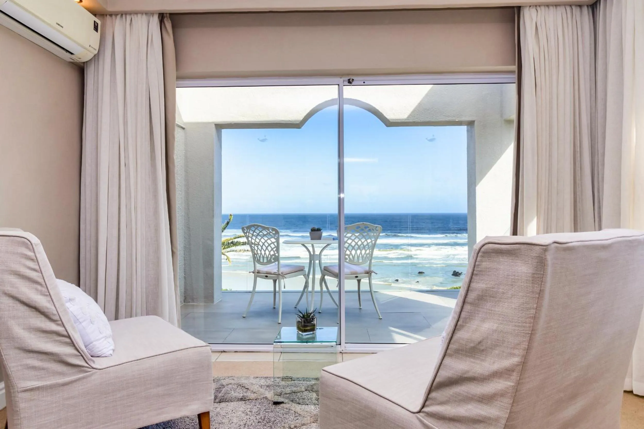 Hermanus Beachfront Lodge - Solar Power