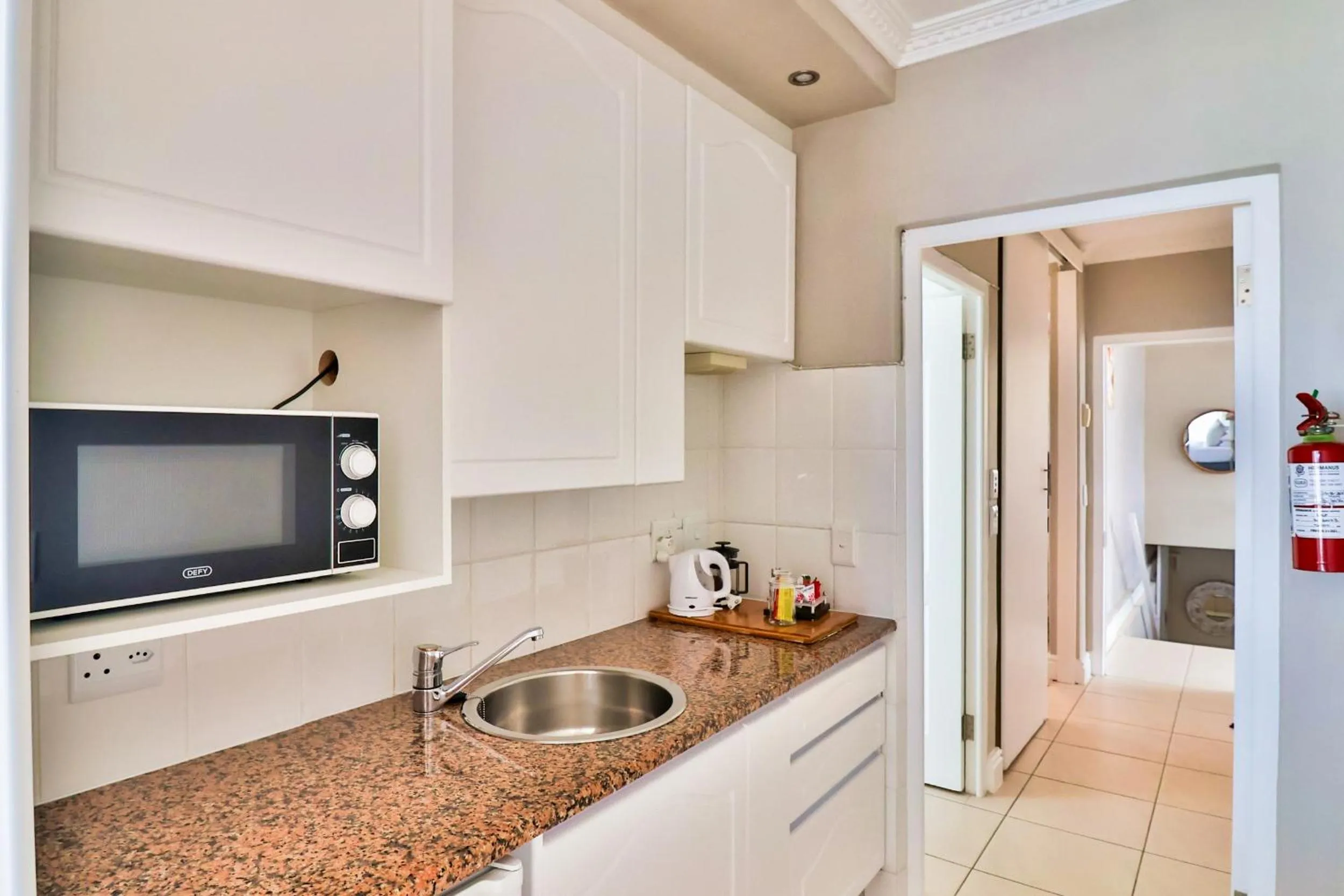 Hermanus Beachfront Lodge - Solar Power