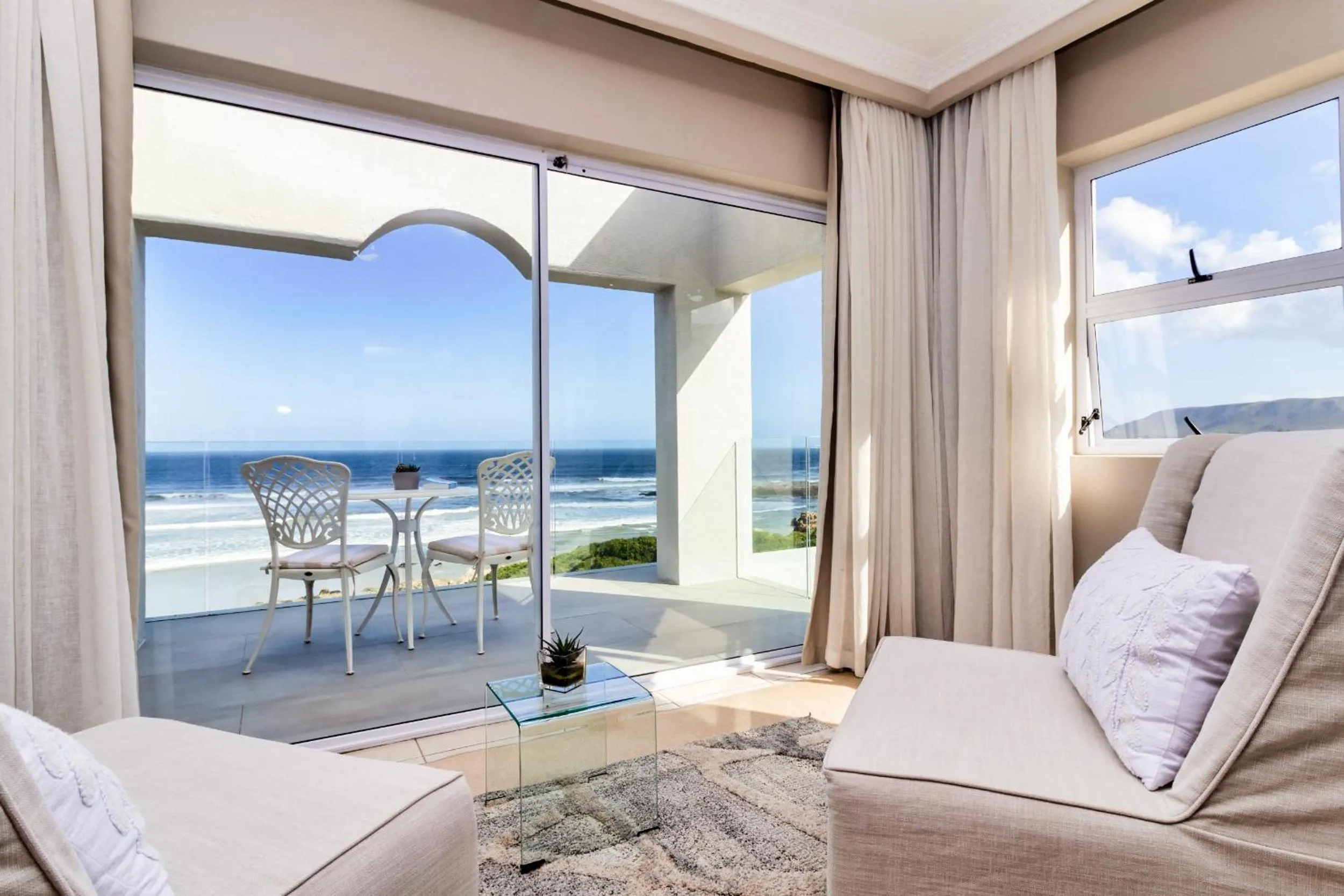 Hermanus Beachfront Lodge - Solar Power