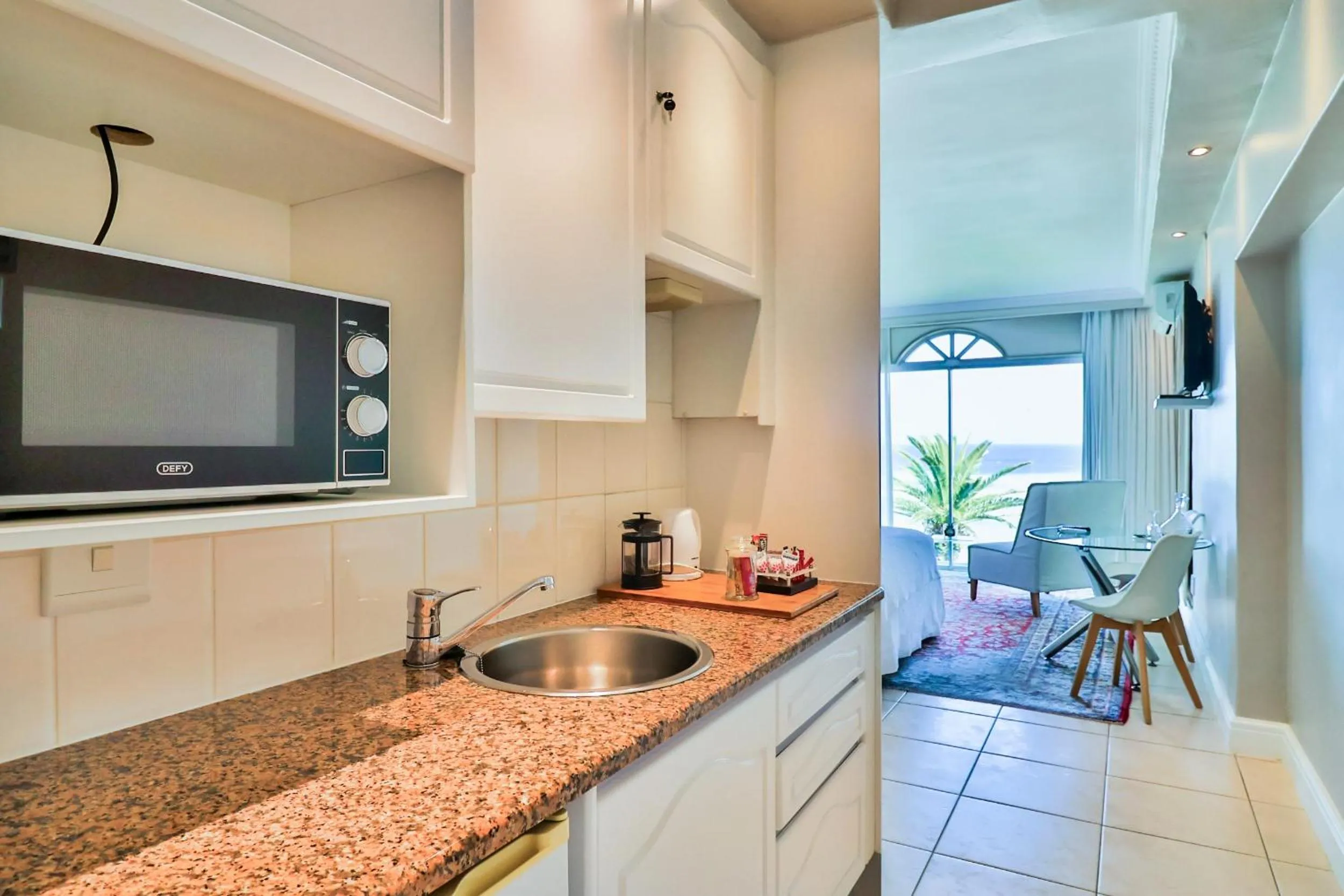 Hermanus Beachfront Lodge - Solar Power